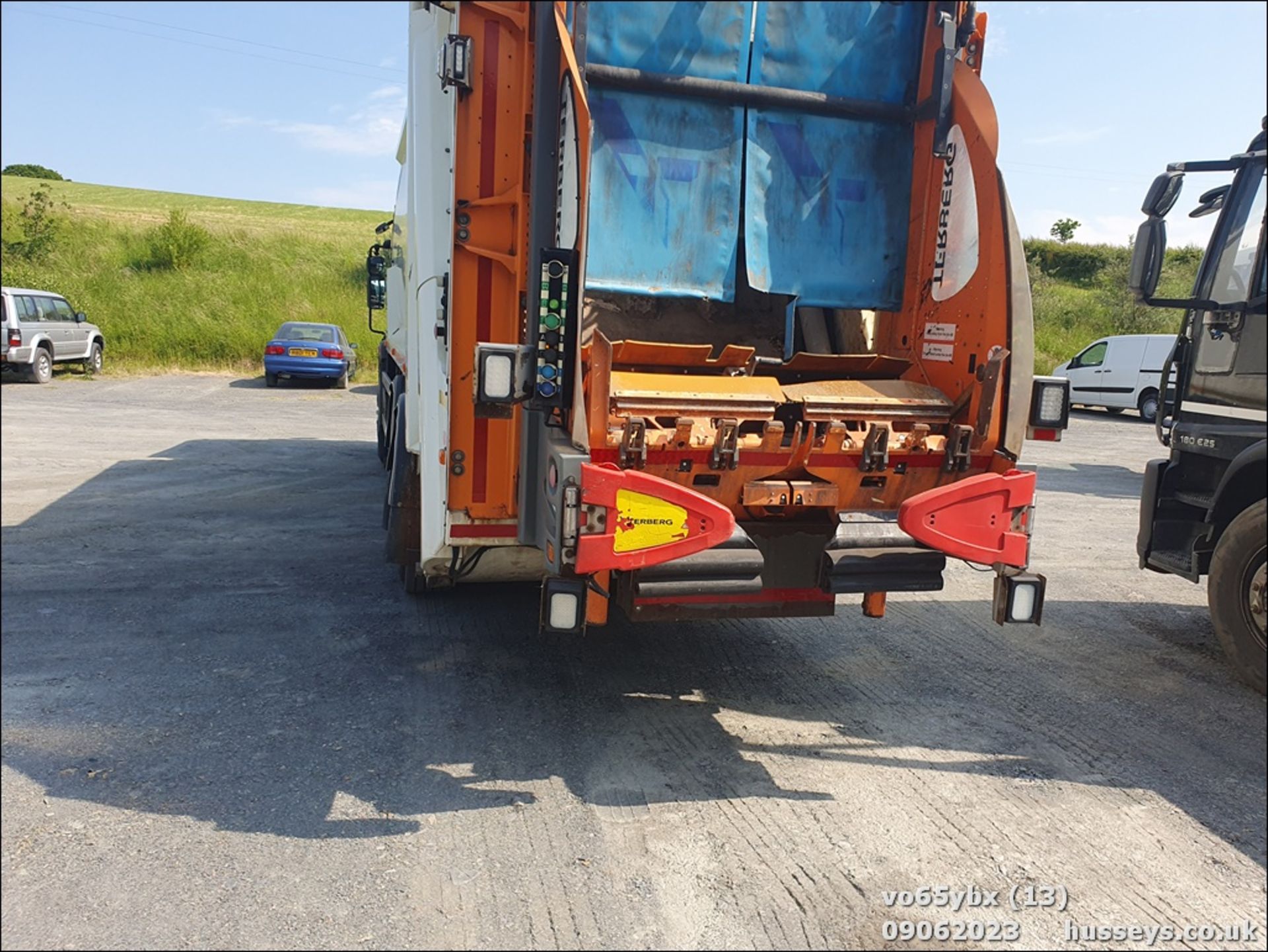 15/65 DENNIS ELITE 6 (6) DUSTCART - 7146cc 2dr (White) - Image 13 of 33