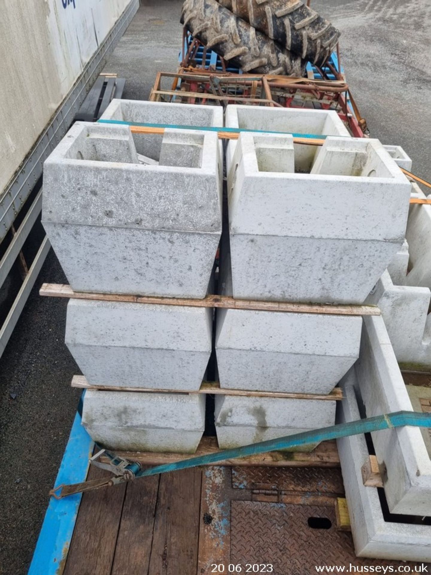 1 CONCRETE WATER TROUGH - Image 2 of 2
