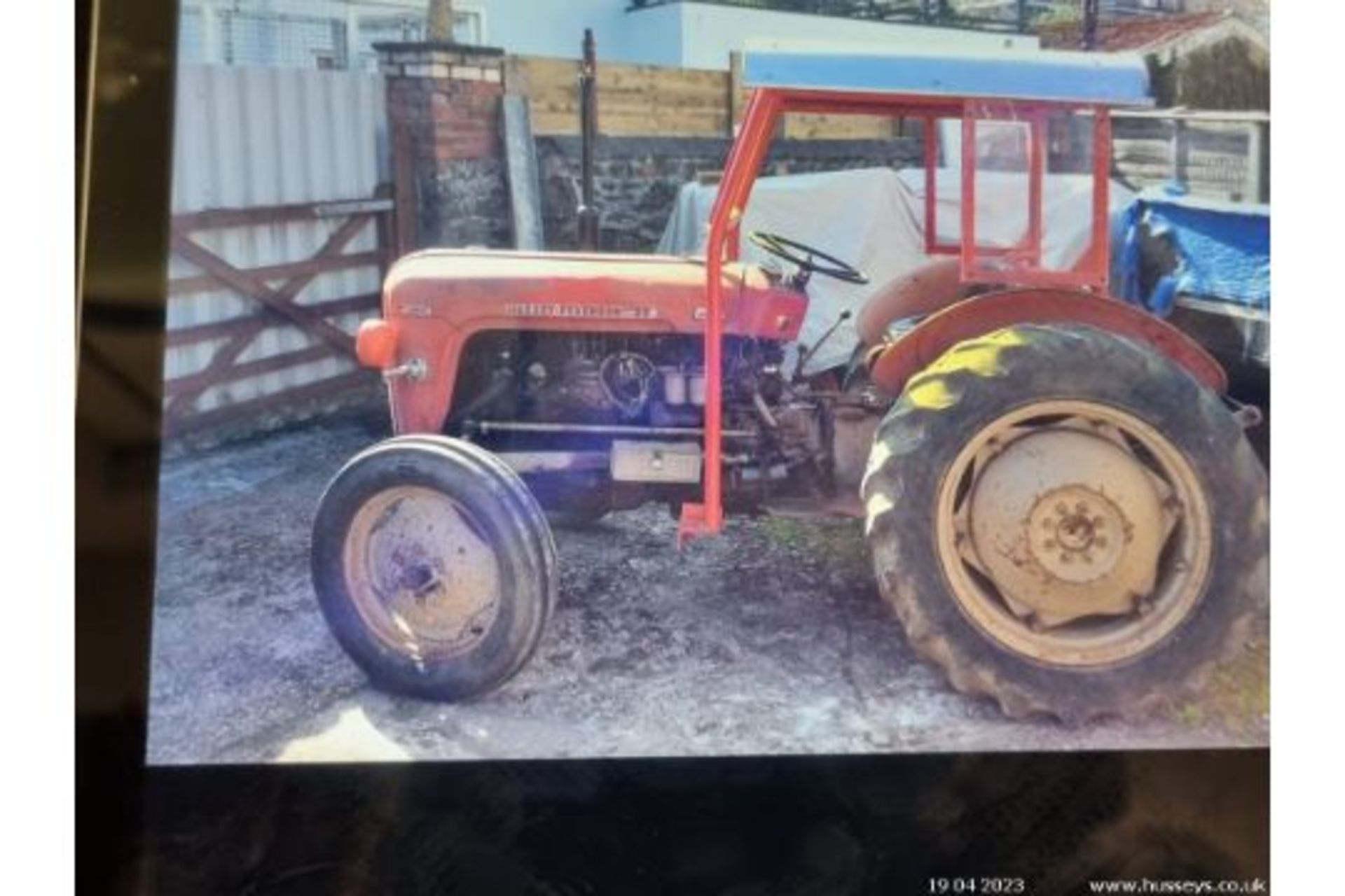 MASSEY FERGUSON 4 CYLINDER TRACTOR