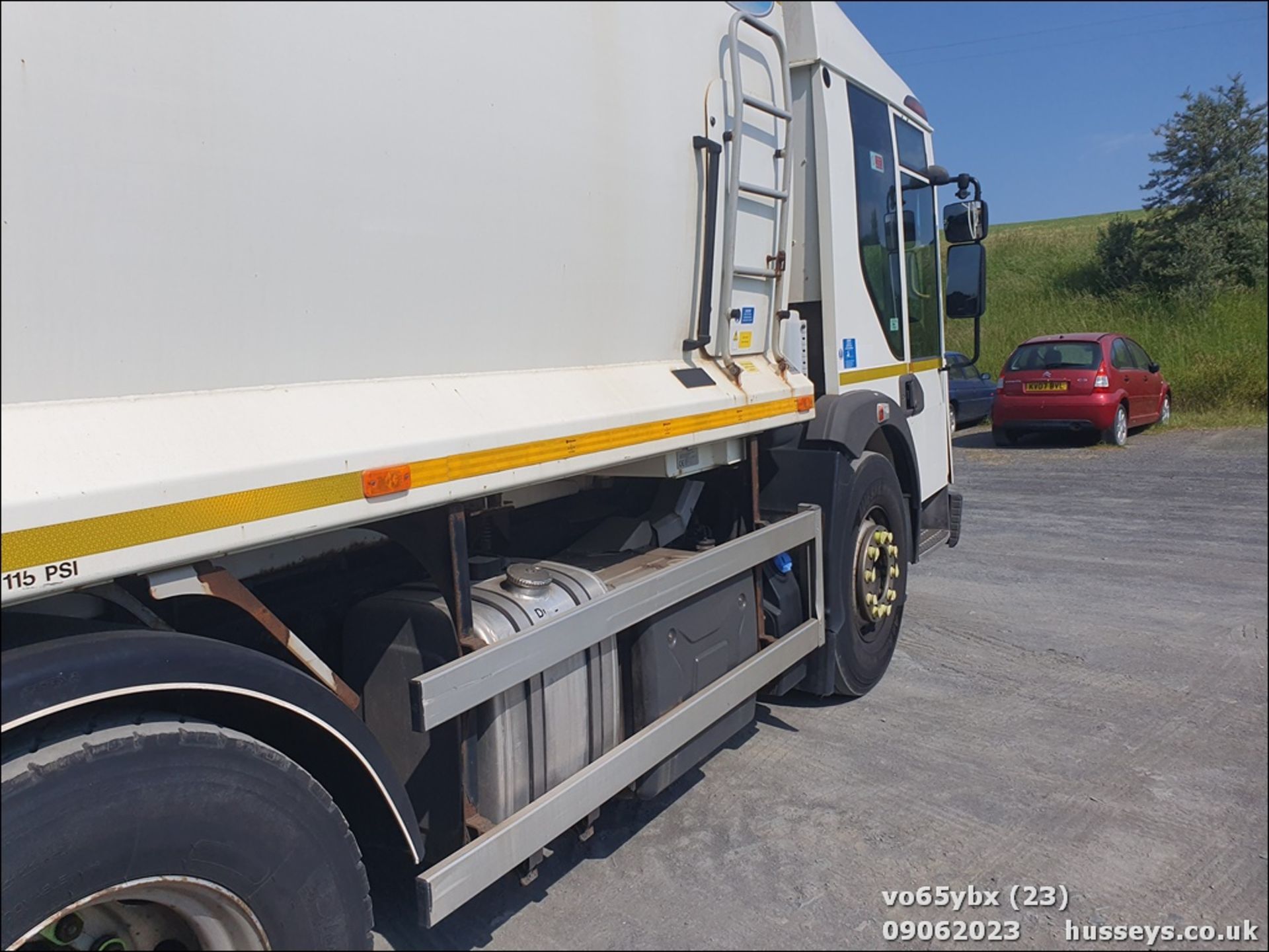 15/65 DENNIS ELITE 6 (6) DUSTCART - 7146cc 2dr (White) - Image 23 of 33