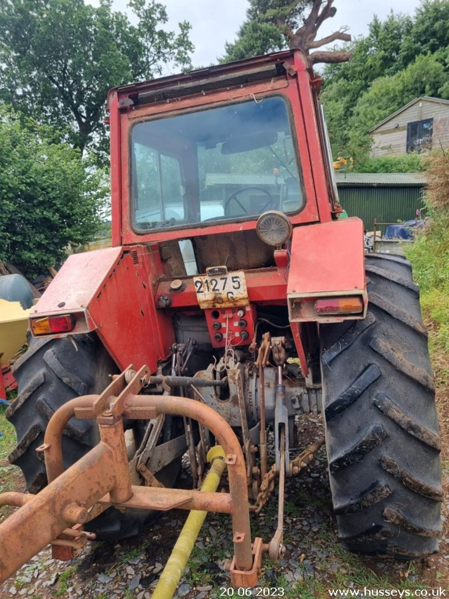 MASSEY FERGUSON 590 TRACTOR SHOWING 7900HRS (TURNER NOT INCLUDED BEEN USED MAKING HAY THIS - Image 4 of 7