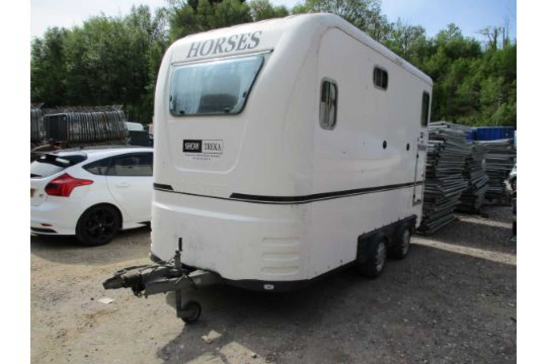 EQUI TREK SHOW TREKA HORSE TRAILER - Image 2 of 14