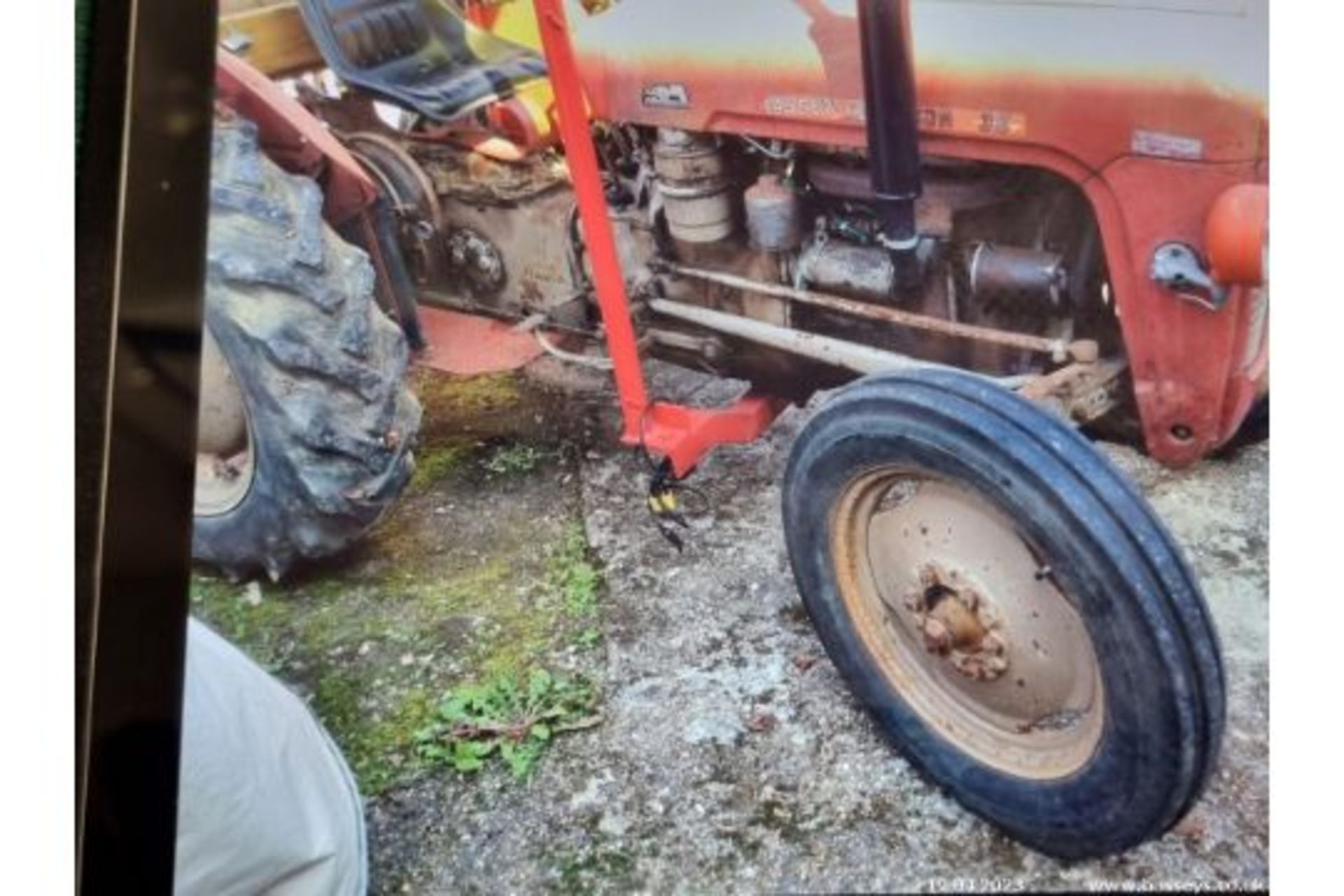 MASSEY FERGUSON 4 CYLINDER TRACTOR - Image 8 of 14