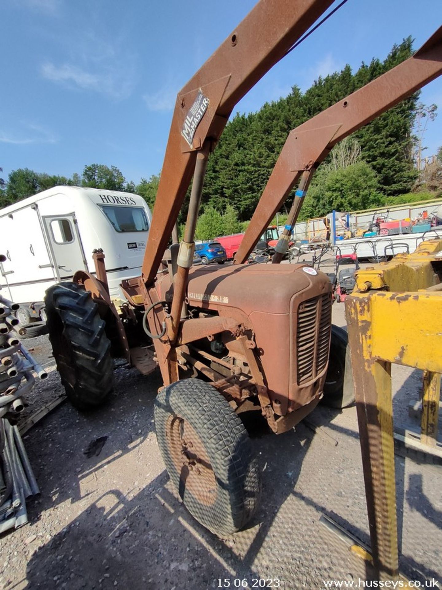 MASSEY FERGUSON 35 TRACTOR C.W LOADER - Image 2 of 7