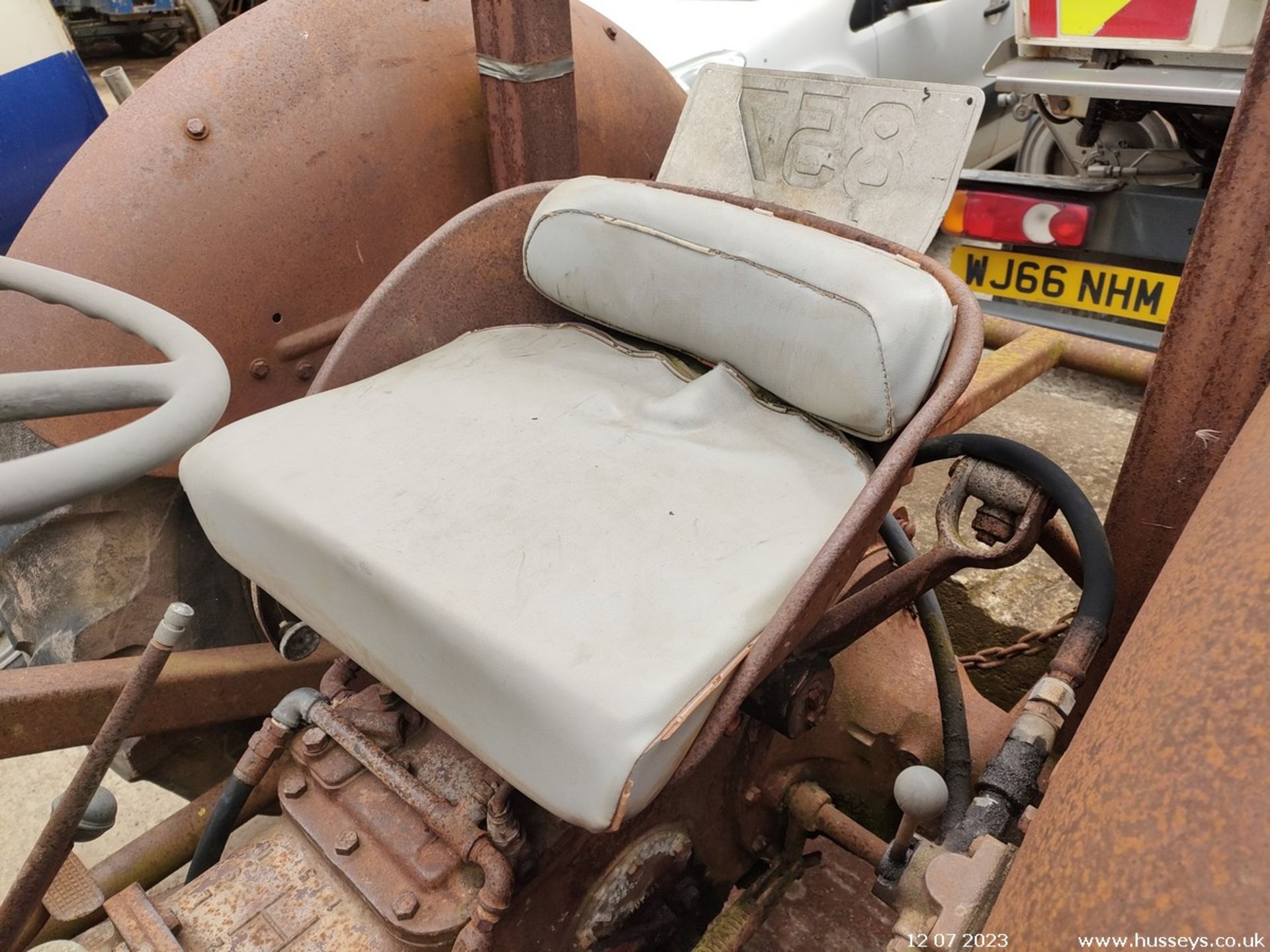 FERGIE FE35 TRACTOR C.W LOADER - Image 9 of 11