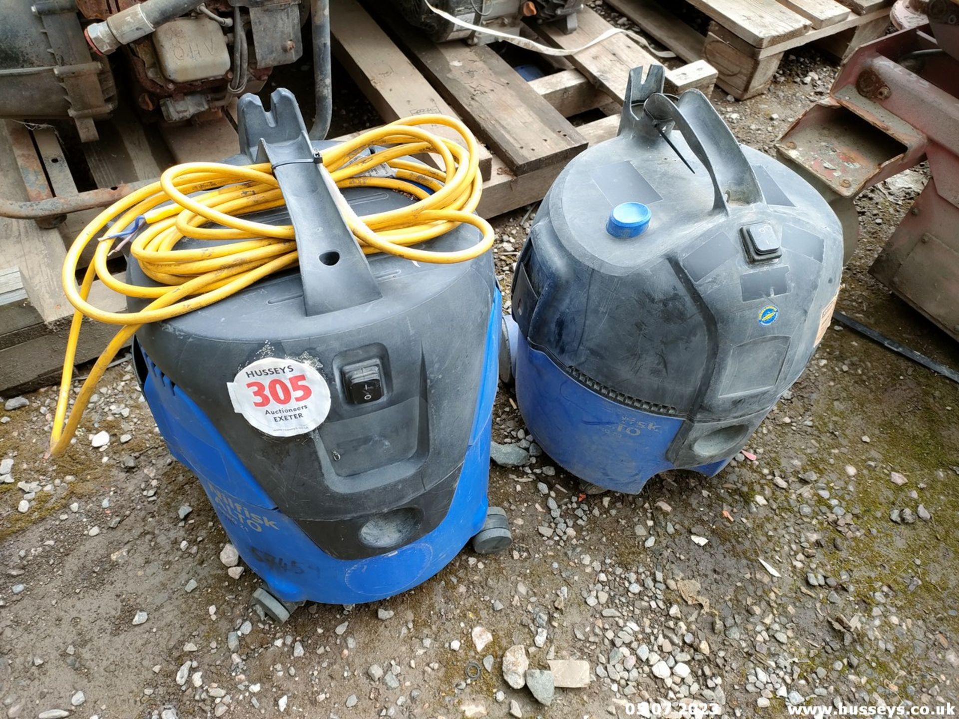 2 HOOVERS