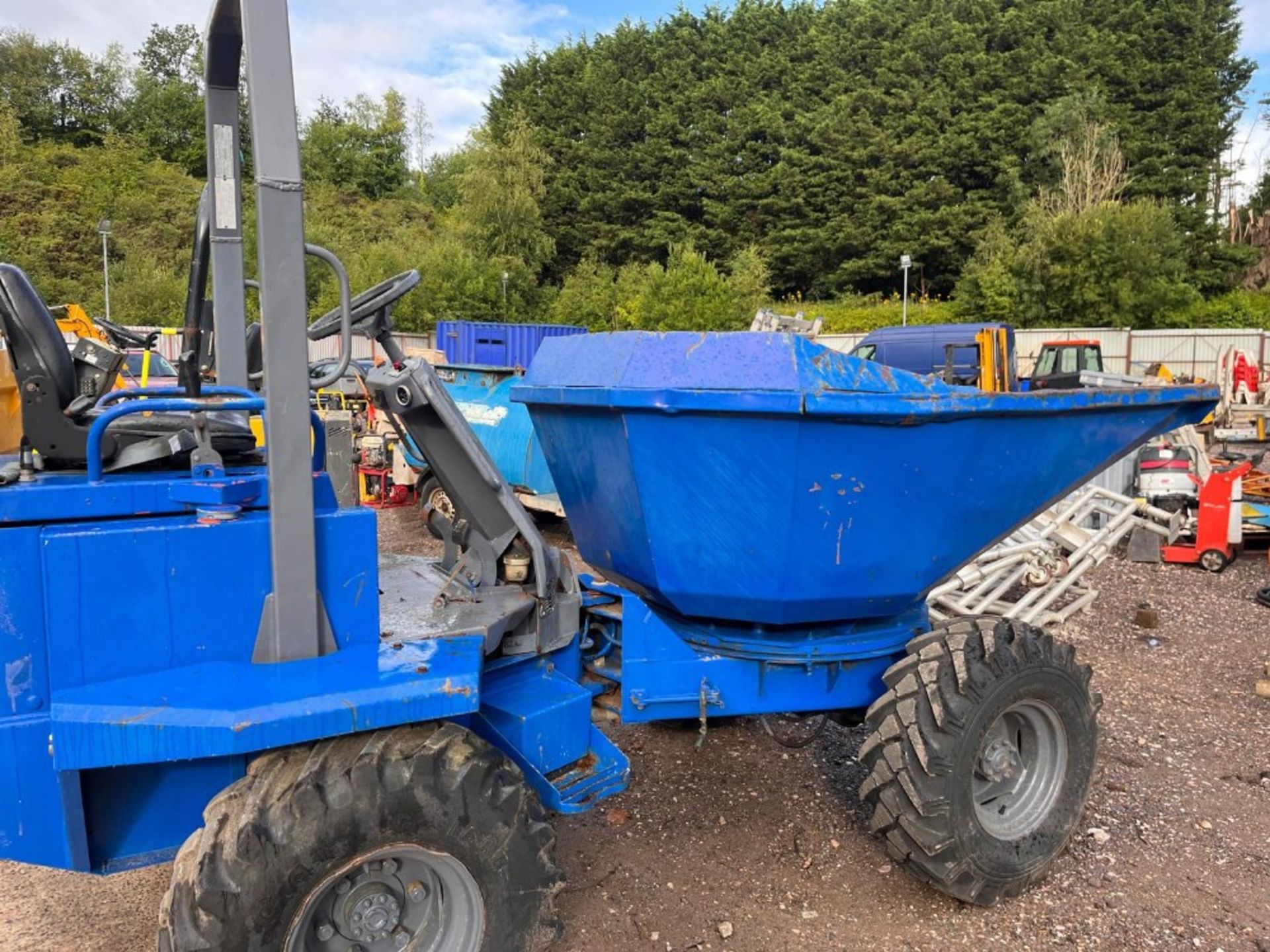 PEL JOB 2.5 TON SWIVEL SKIP DUMPER