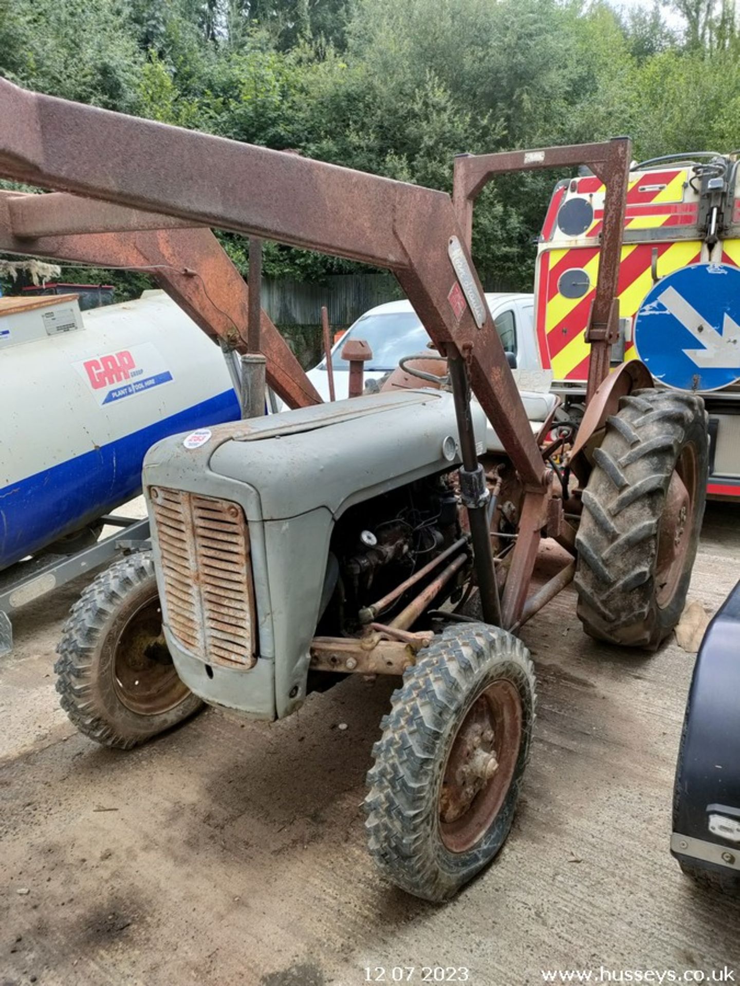 FERGIE FE35 TRACTOR C.W LOADER - Image 2 of 11