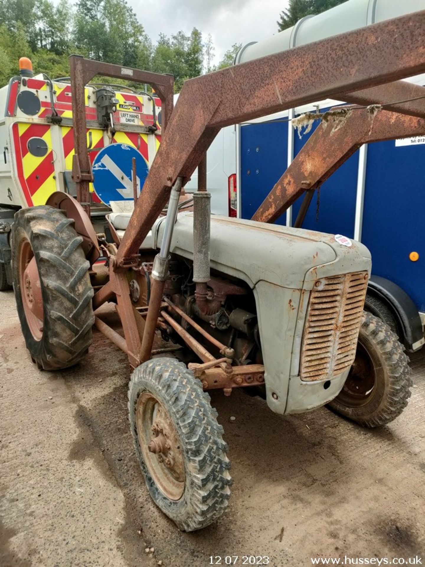 FERGIE FE35 TRACTOR C.W LOADER - Image 5 of 11