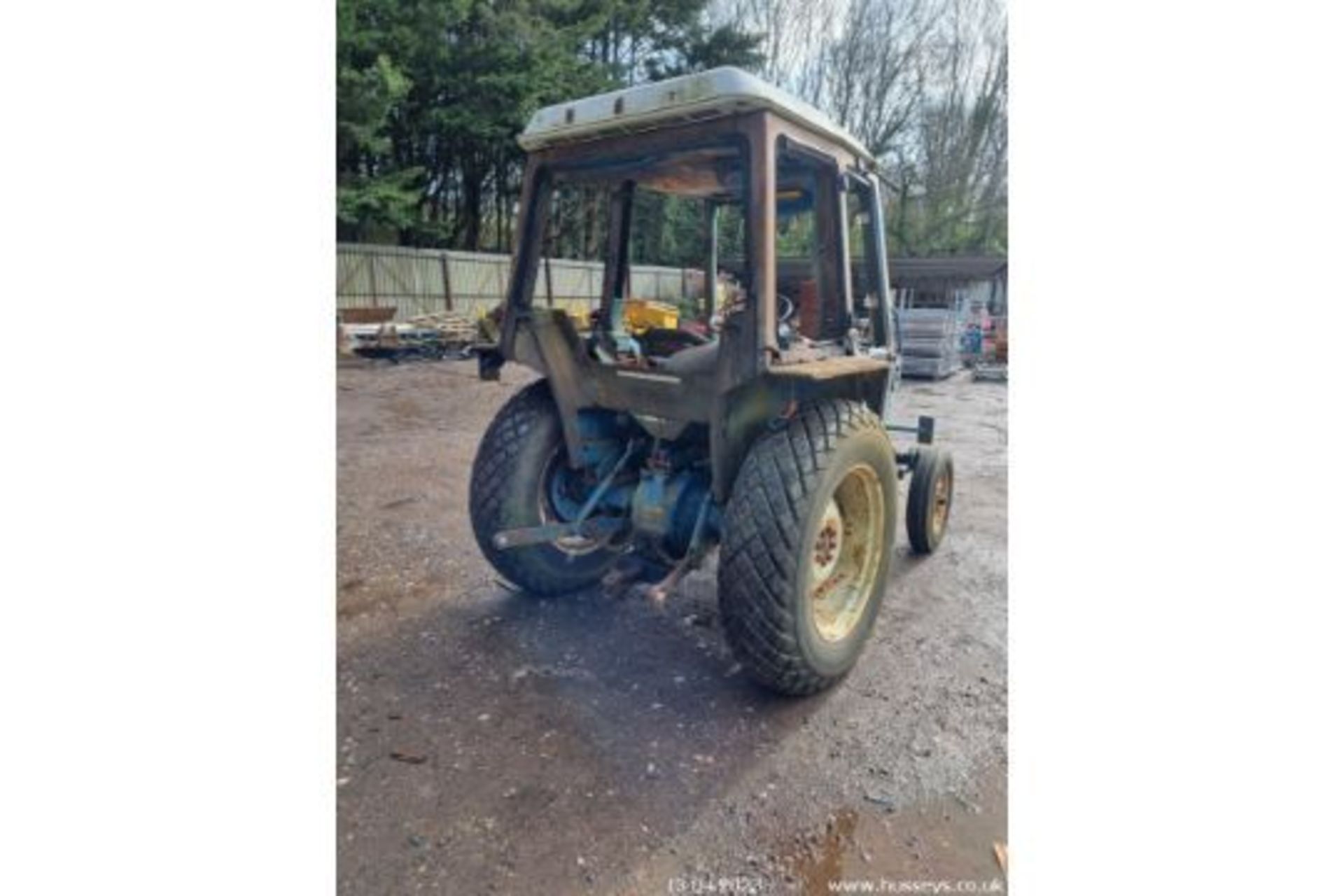 FORD 3600 TRACTOR - Image 4 of 6