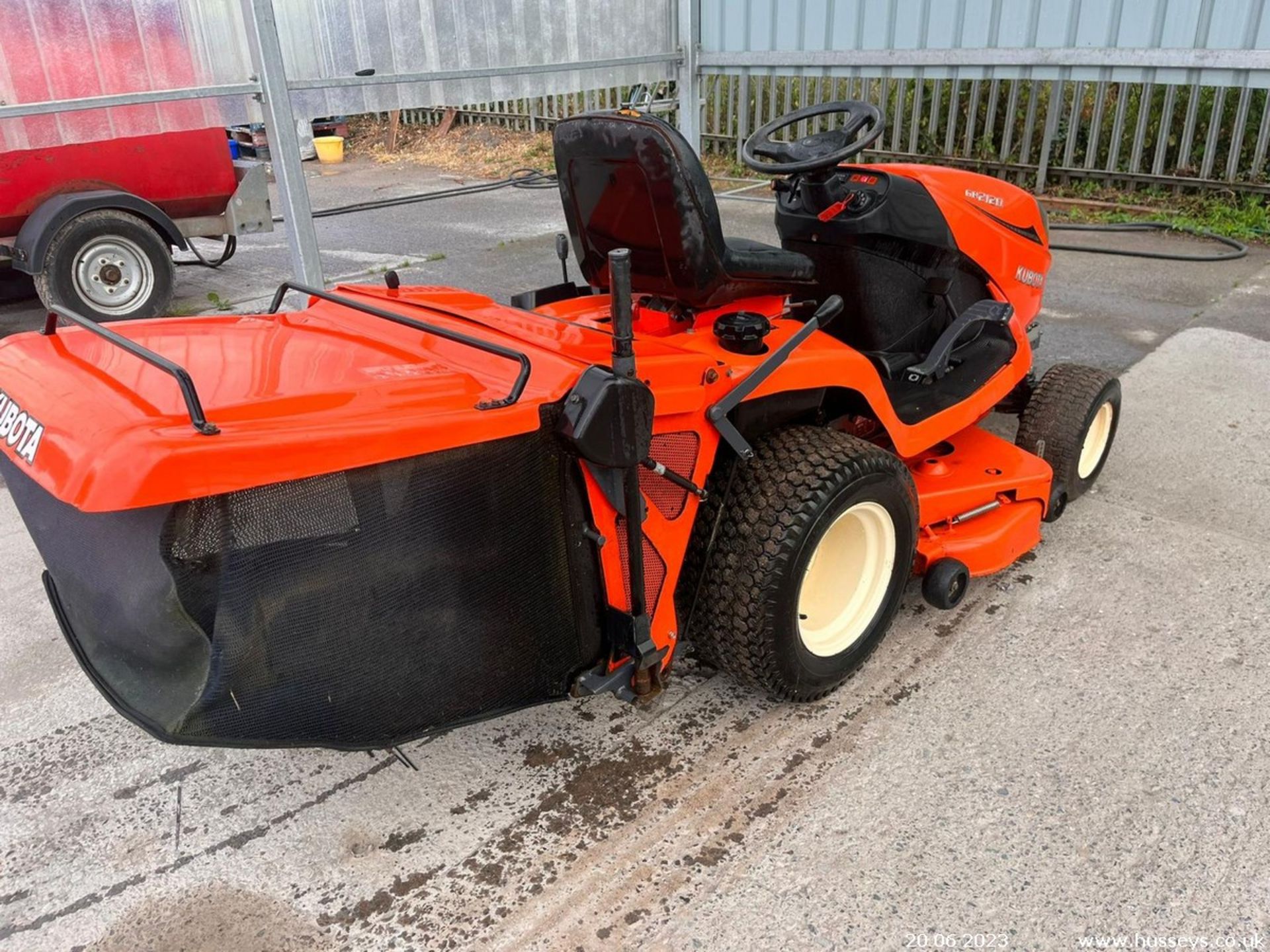 KUBOTA GR2120 DIESEL RIDE ON MOWER. GLIDE STEER. RDC - Image 4 of 11