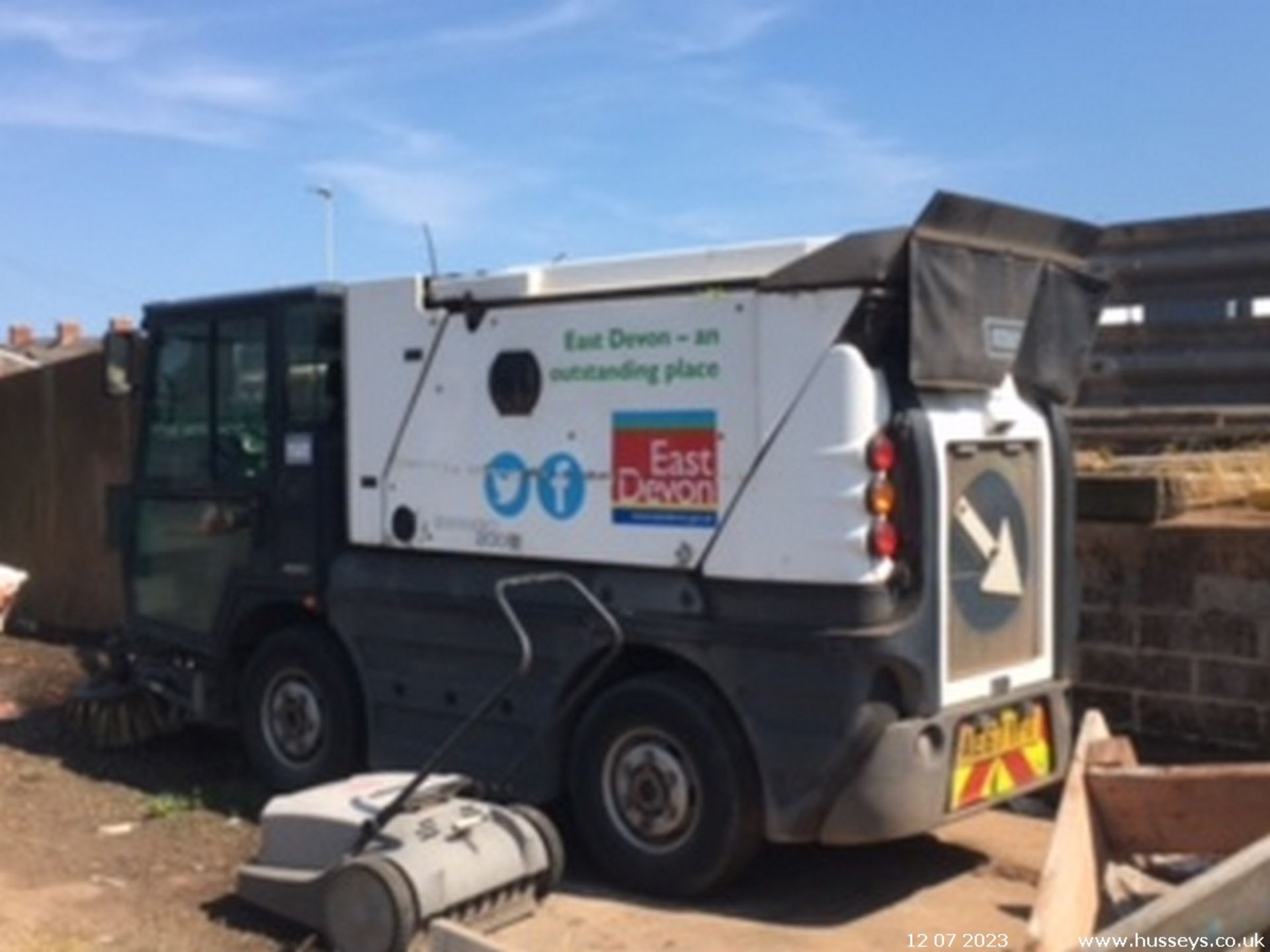 SCHMIDT EURO 6 SWEEPER AE67YFT SHOWING 7082 MILES 5012 HRS. LOCATED IN EXMOUTH - Image 2 of 3