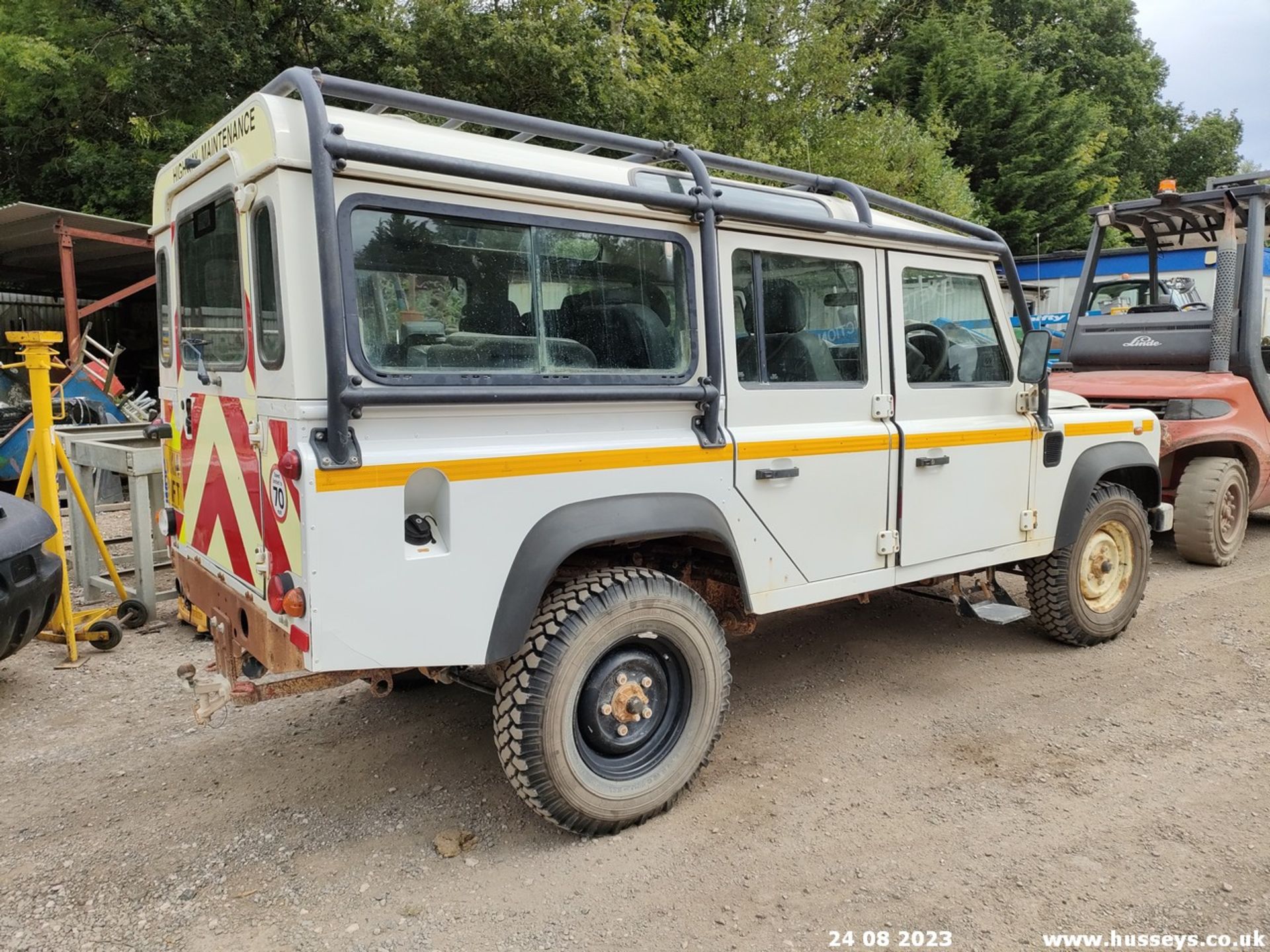 14/14 LAND ROVER DEFENDER 110 TD D/C - 2198cc 5dr 4x4 (White, 30k) - Image 15 of 26