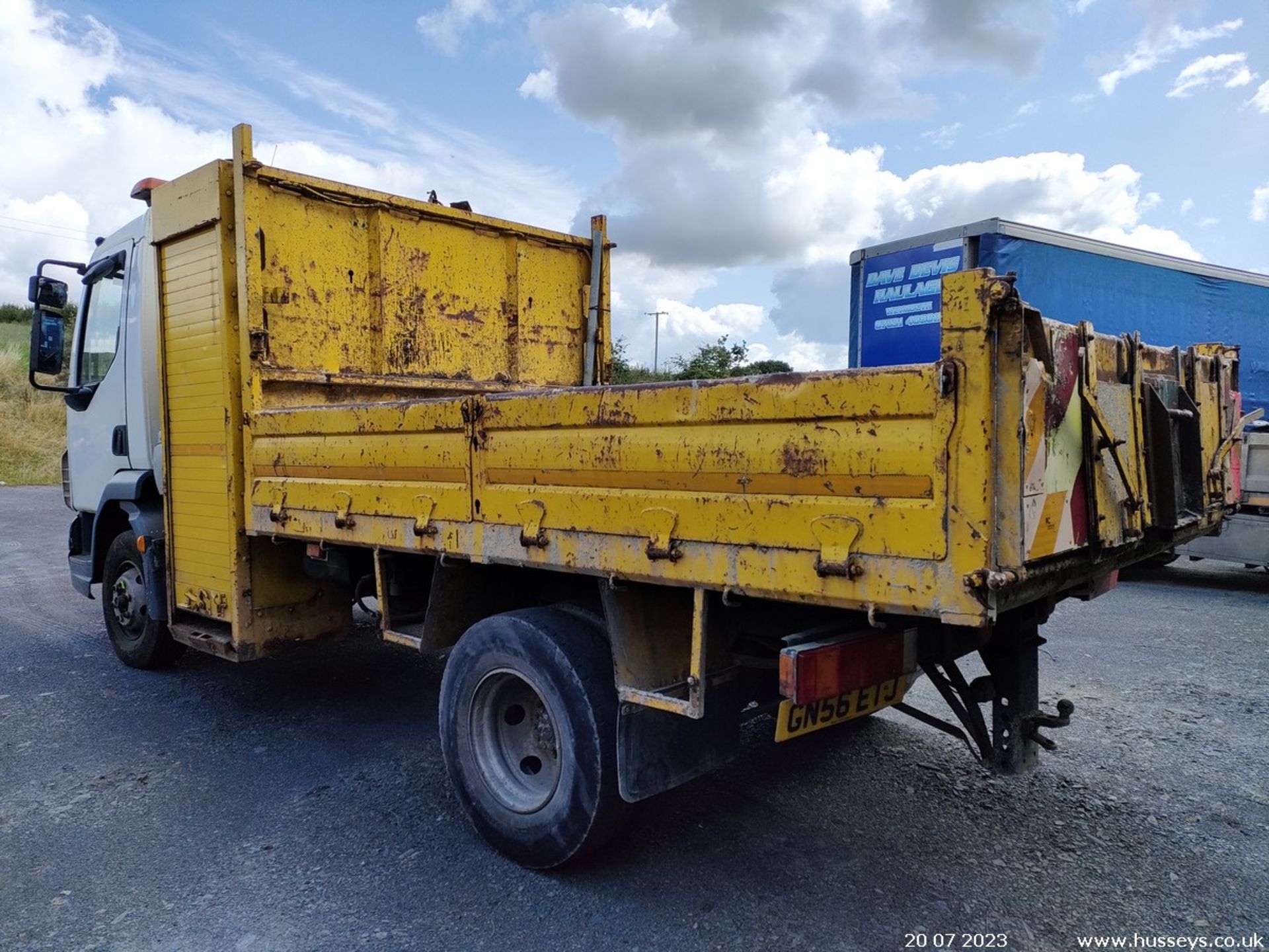 06/56 DAF TRUCKS FA LF45.150 - 3920cc 2dr Tipper (White/yellow) - Image 7 of 30