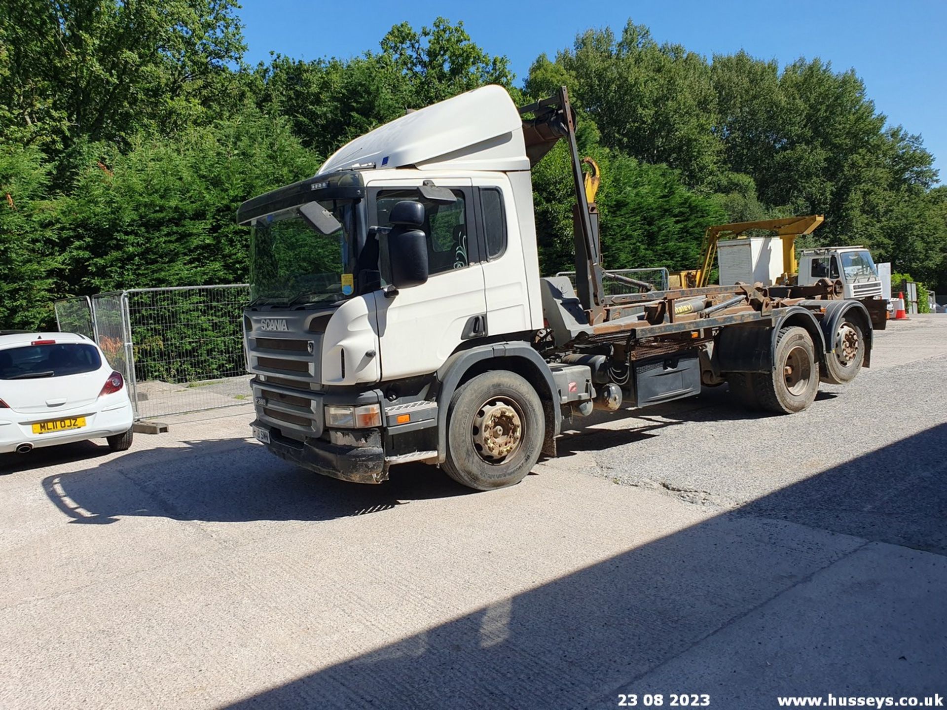 08/08 SCANIA P-SRS L-CLASS HOOK LOADER - 11705cc 2dr (White, 531k) - Image 6 of 21