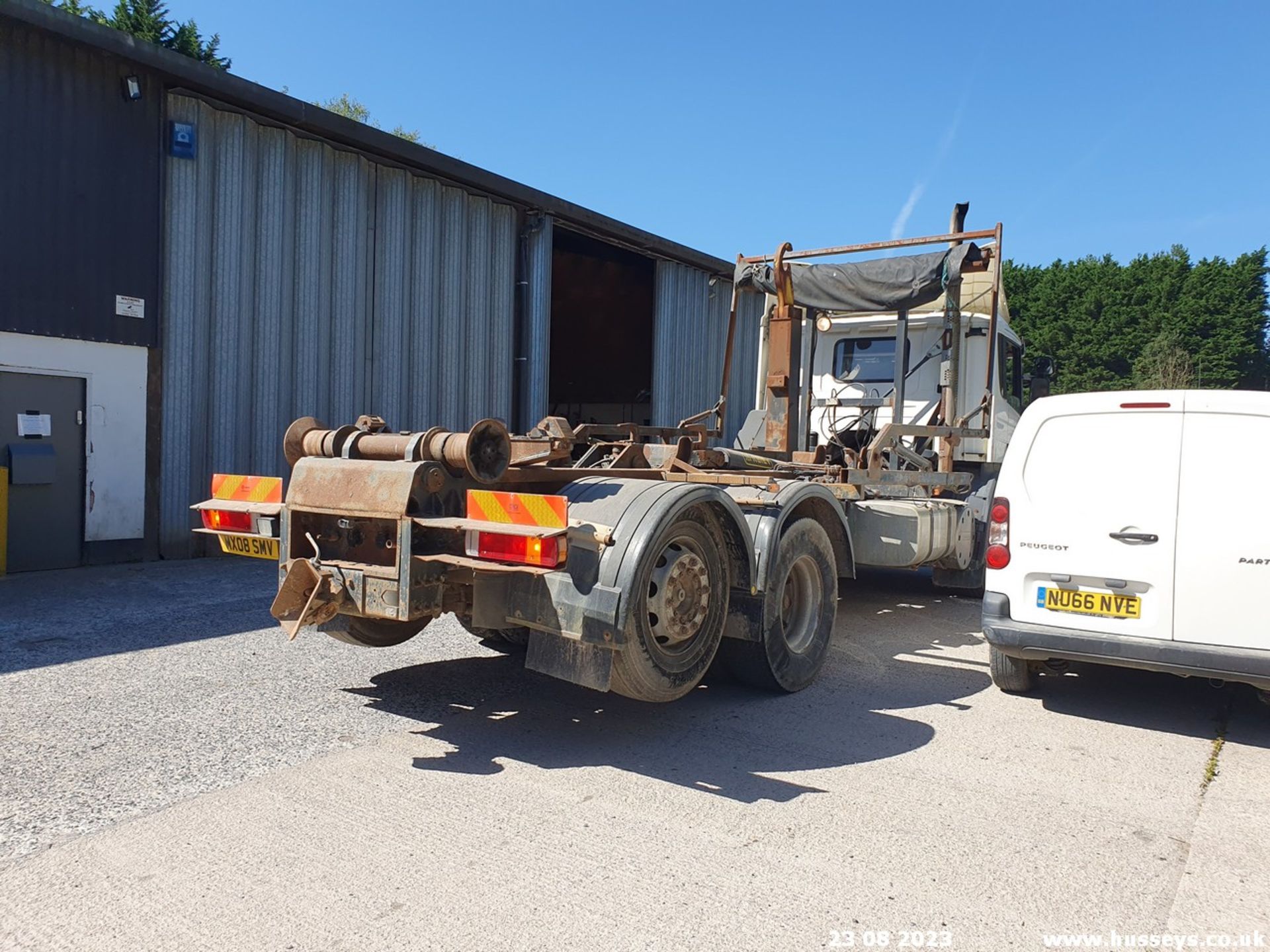 08/08 SCANIA P-SRS L-CLASS HOOK LOADER - 11705cc 2dr (White, 531k) - Image 17 of 21