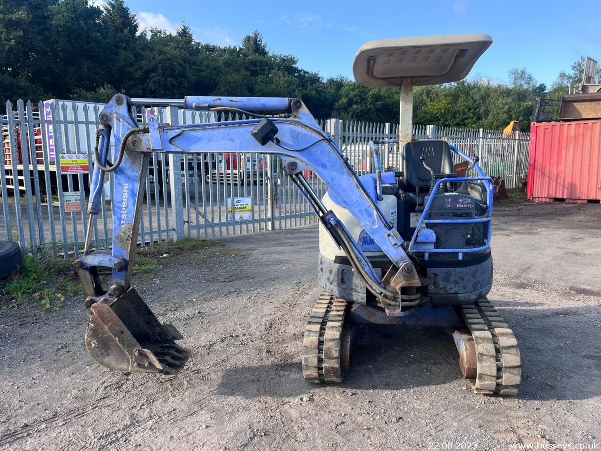 MITSUBISHI MM20 CR MINI DIGGER ZERO TAIL SWING RTD - Image 2 of 14