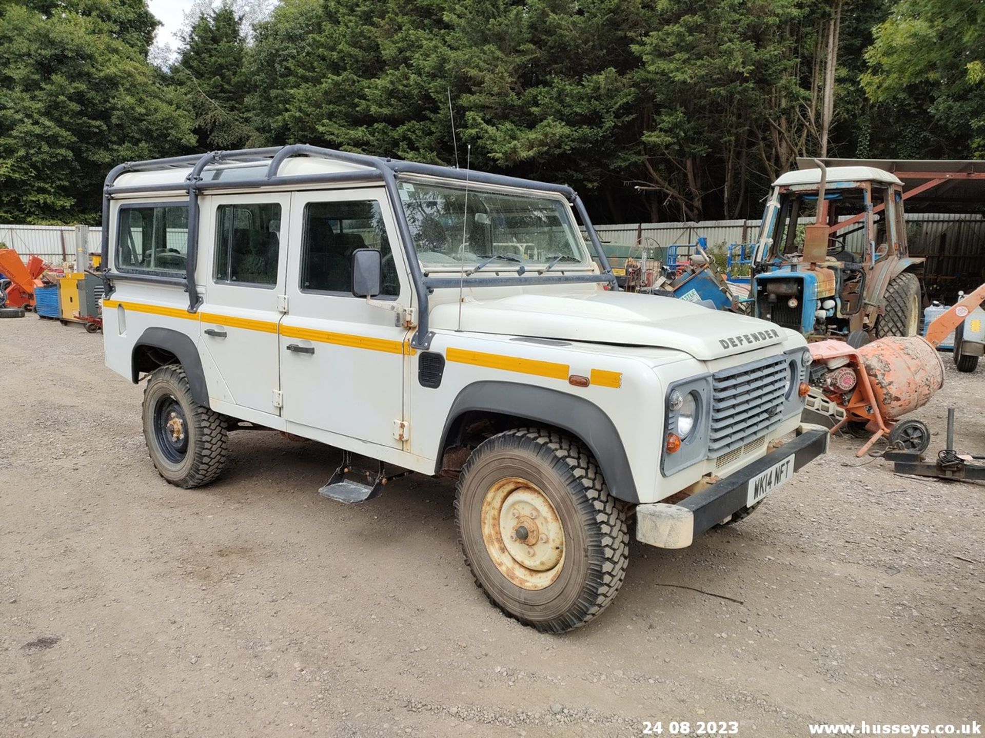 14/14 LAND ROVER DEFENDER 110 TD D/C - 2198cc 5dr 4x4 (White, 30k)