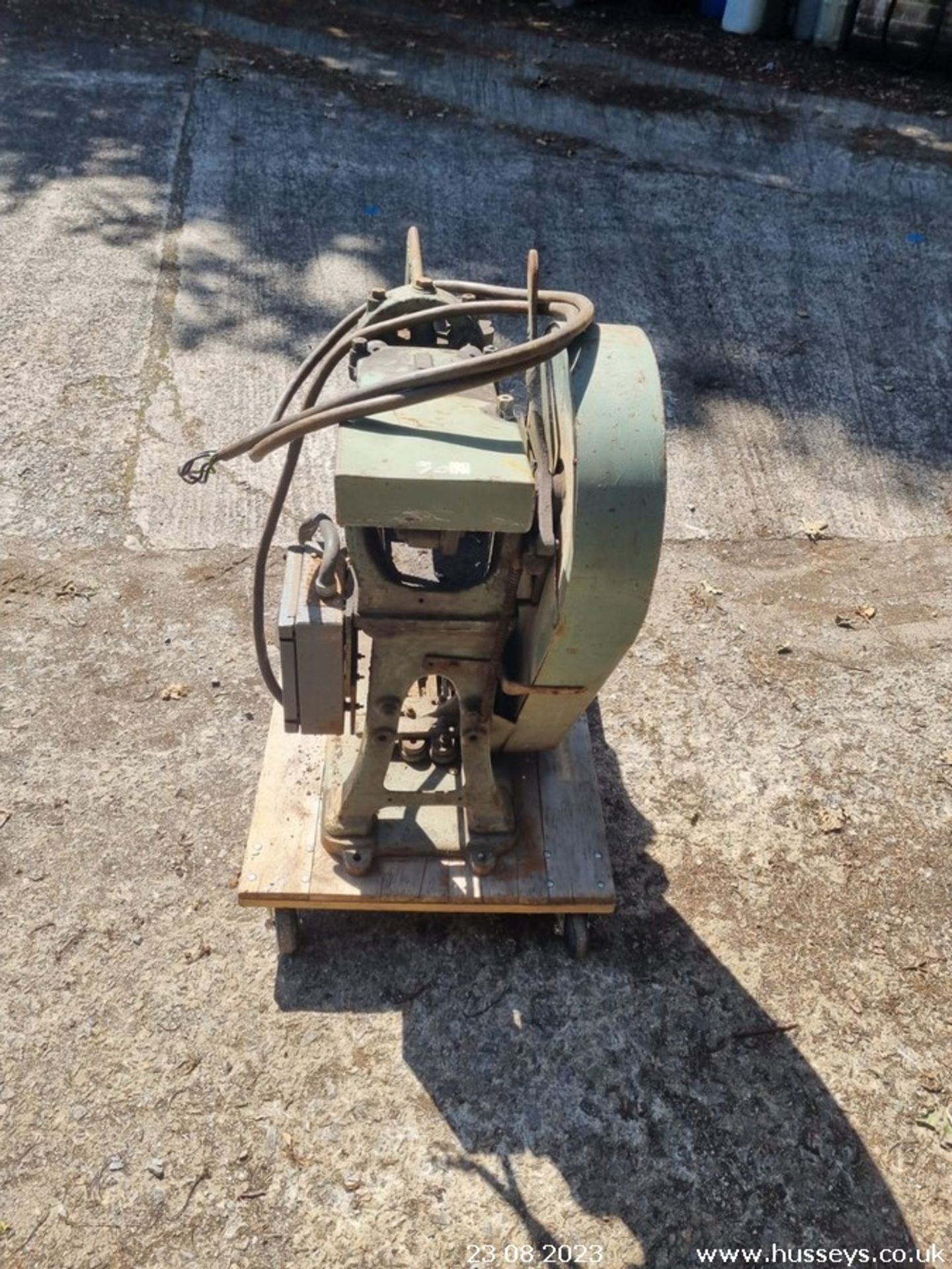 3 PHASE BAND SAW - Image 2 of 5