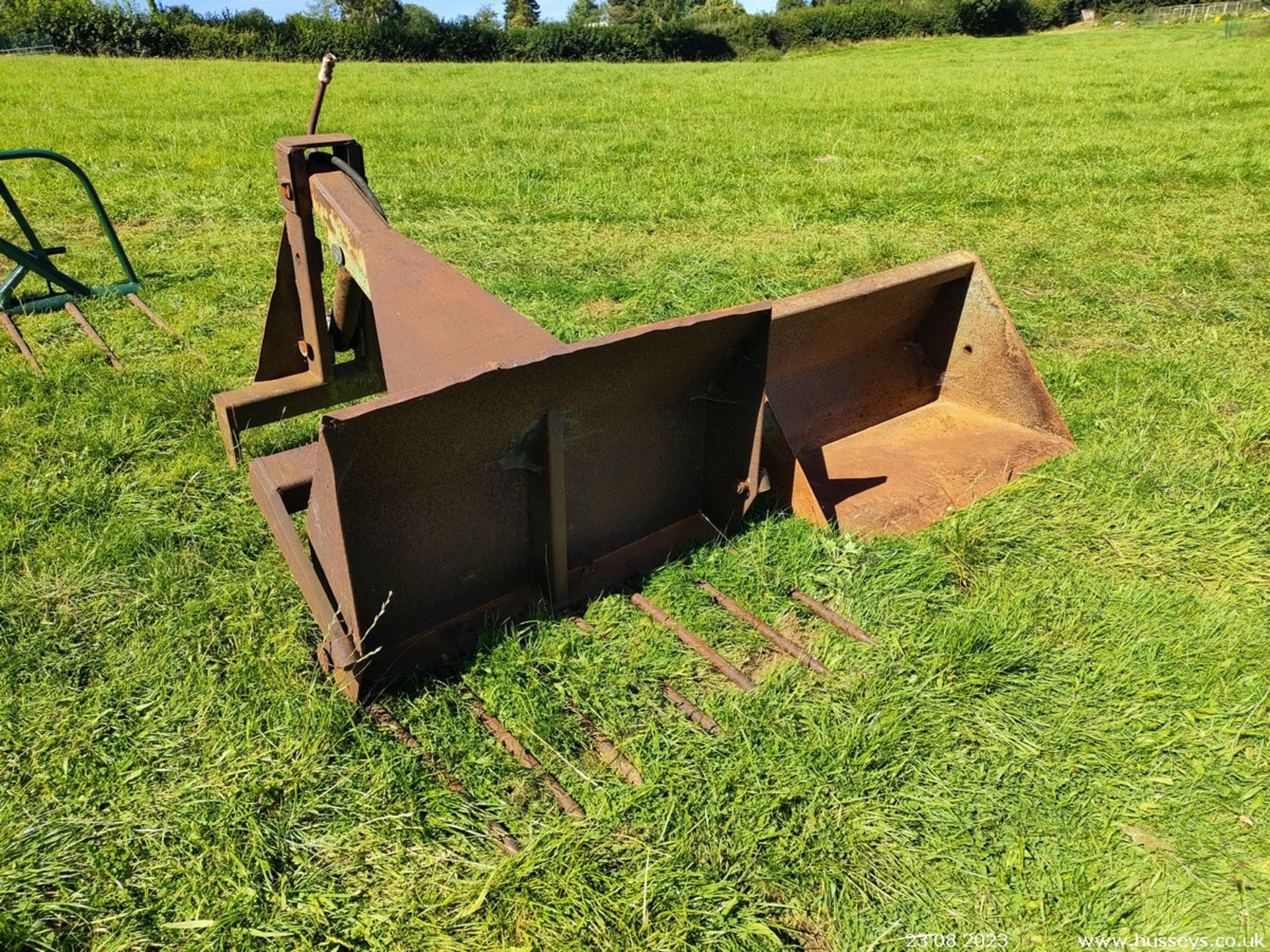 REAR END LOADER C.W BUCKET - Image 2 of 4