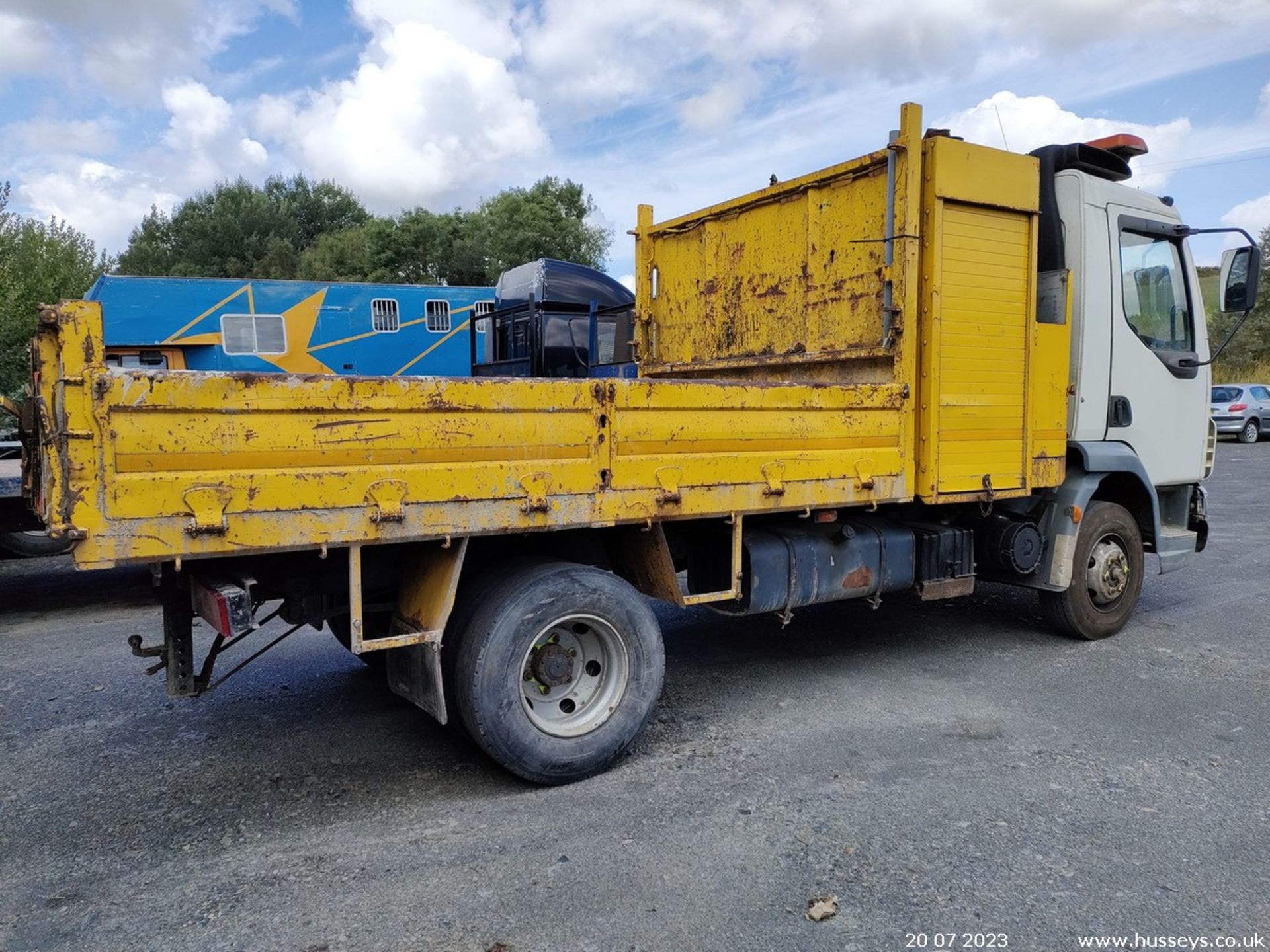 06/56 DAF TRUCKS FA LF45.150 - 3920cc 2dr Tipper (White/yellow) - Image 16 of 30