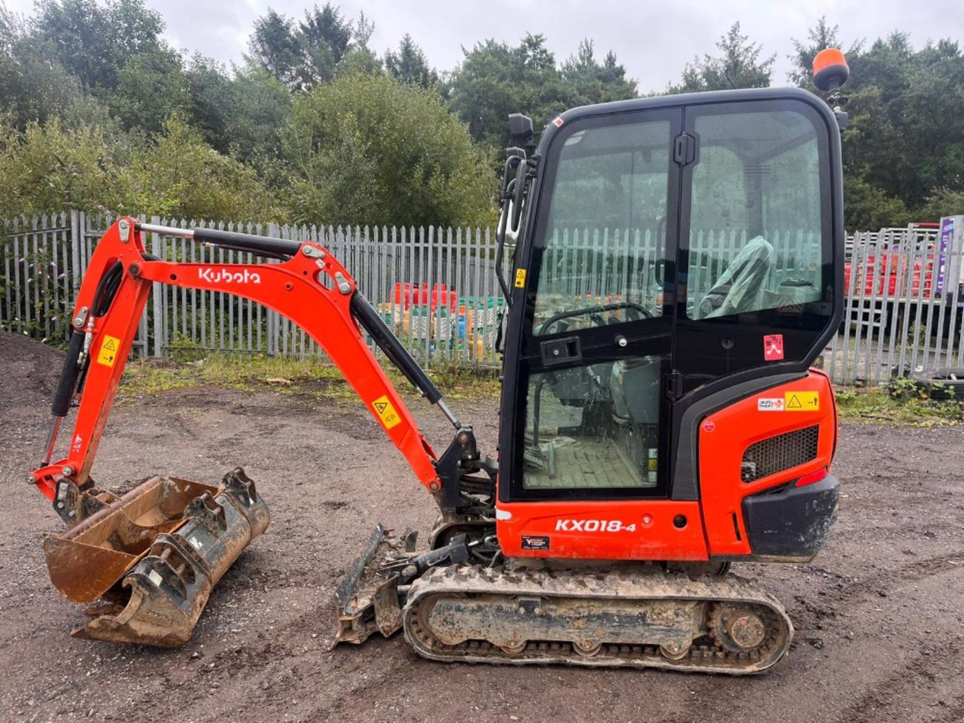 KUBOTA KX018-4 DIGGER 2022 218HRS QH 4 BUCKETS RTD RED & BLACK KEYS