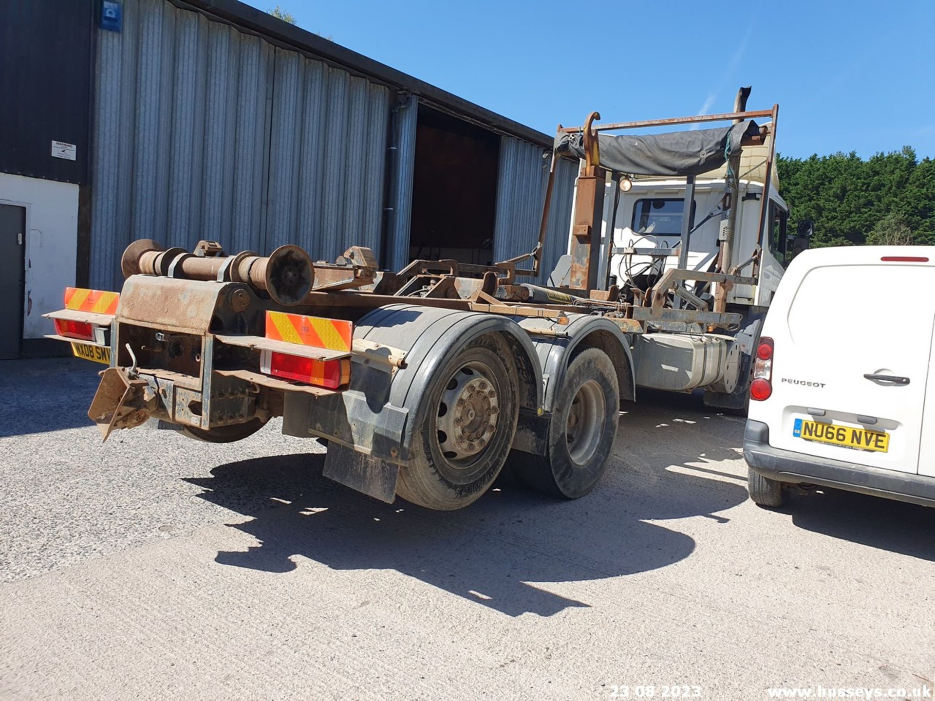 08/08 SCANIA P-SRS L-CLASS HOOK LOADER - 11705cc 2dr (White, 531k) - Image 15 of 21