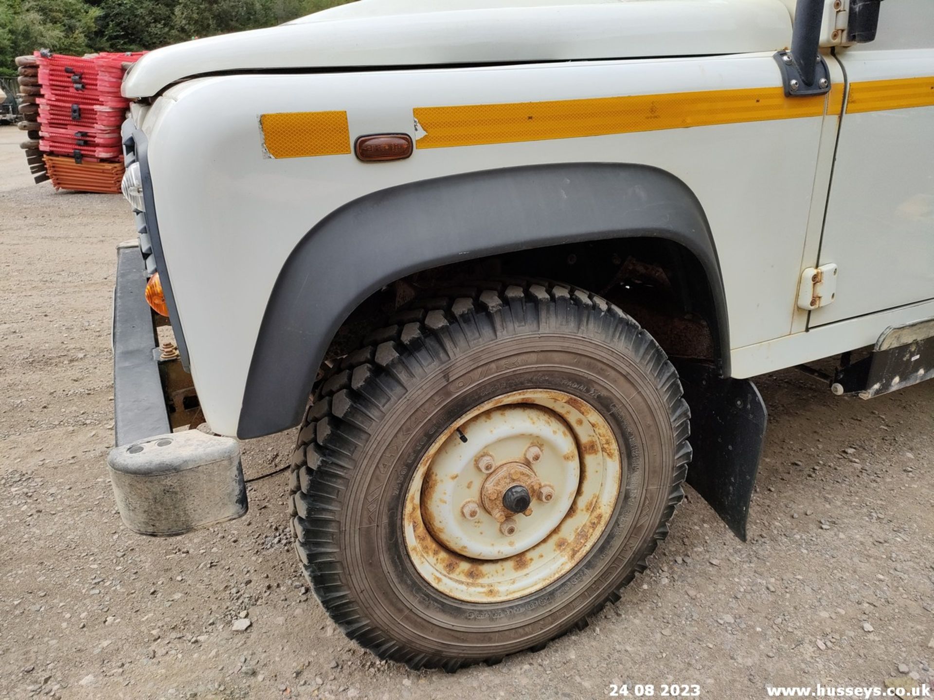 14/14 LAND ROVER DEFENDER 110 TD D/C - 2198cc 5dr 4x4 (White, 30k) - Image 5 of 26