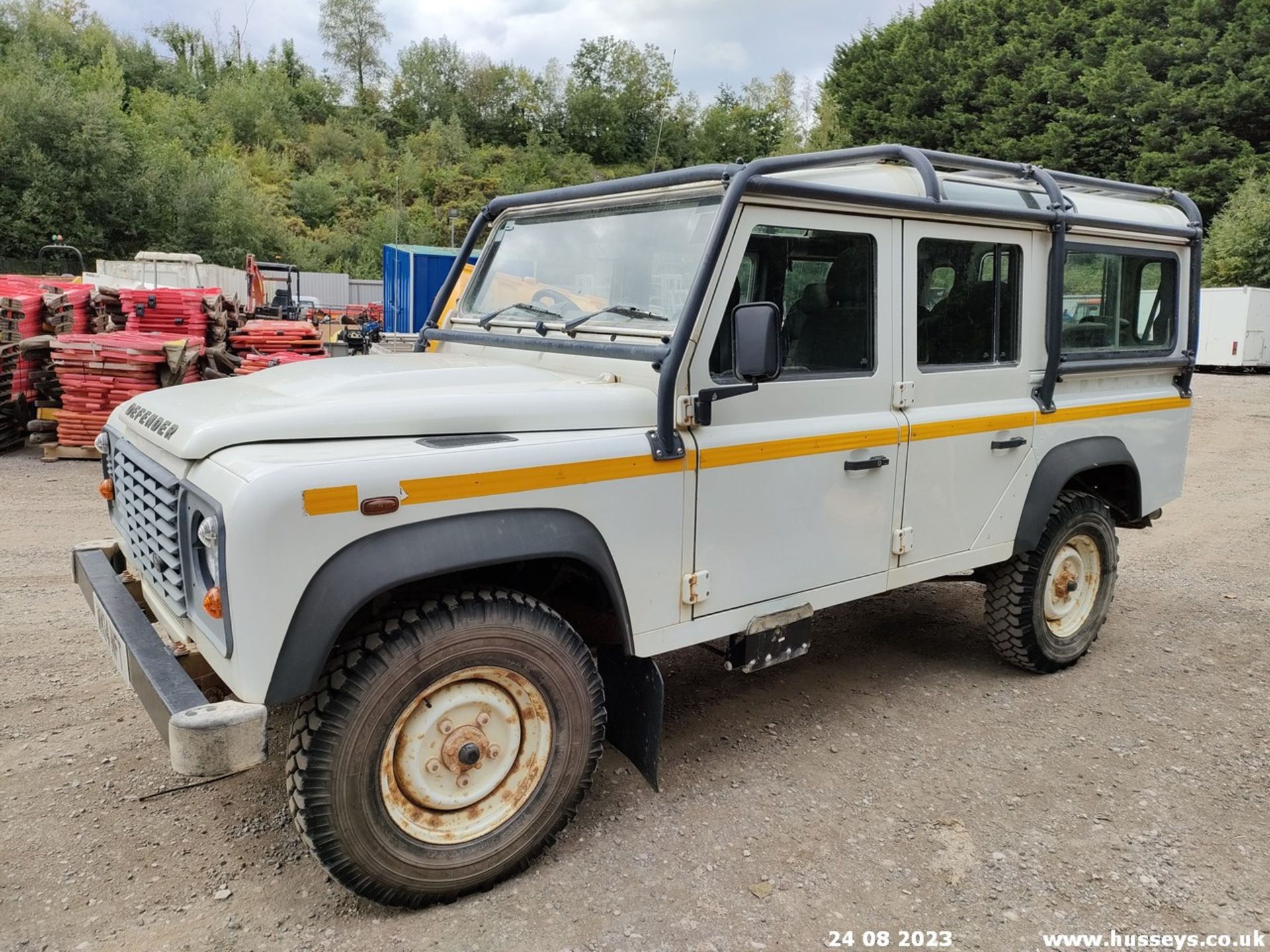 14/14 LAND ROVER DEFENDER 110 TD D/C - 2198cc 5dr 4x4 (White, 30k) - Image 6 of 26