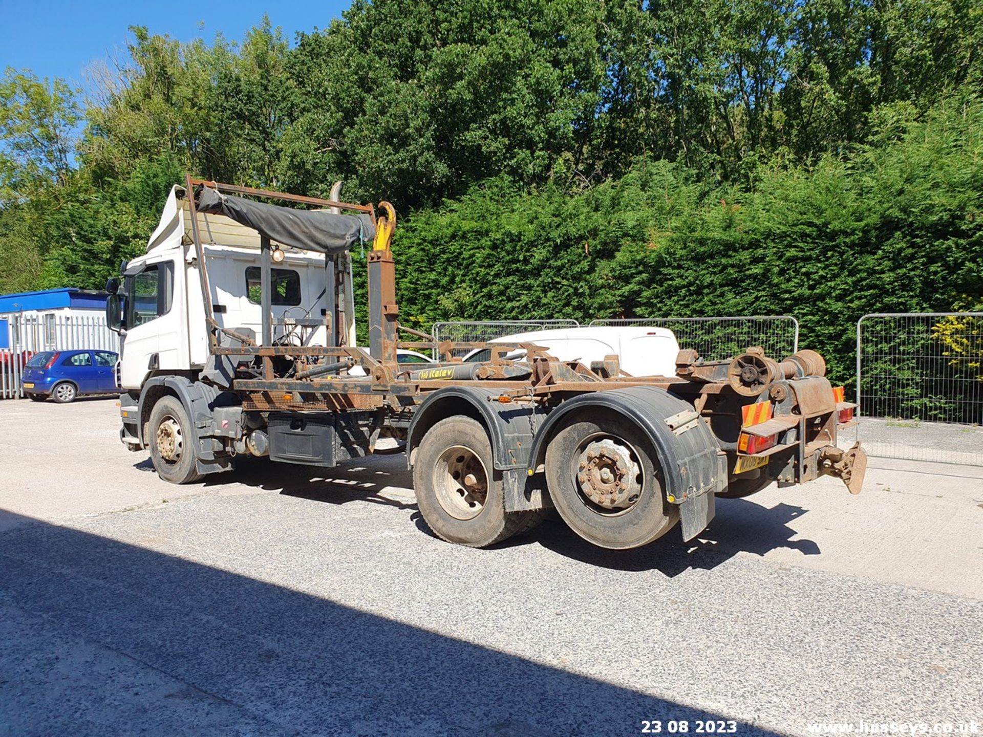 08/08 SCANIA P-SRS L-CLASS HOOK LOADER - 11705cc 2dr (White, 531k) - Image 18 of 21