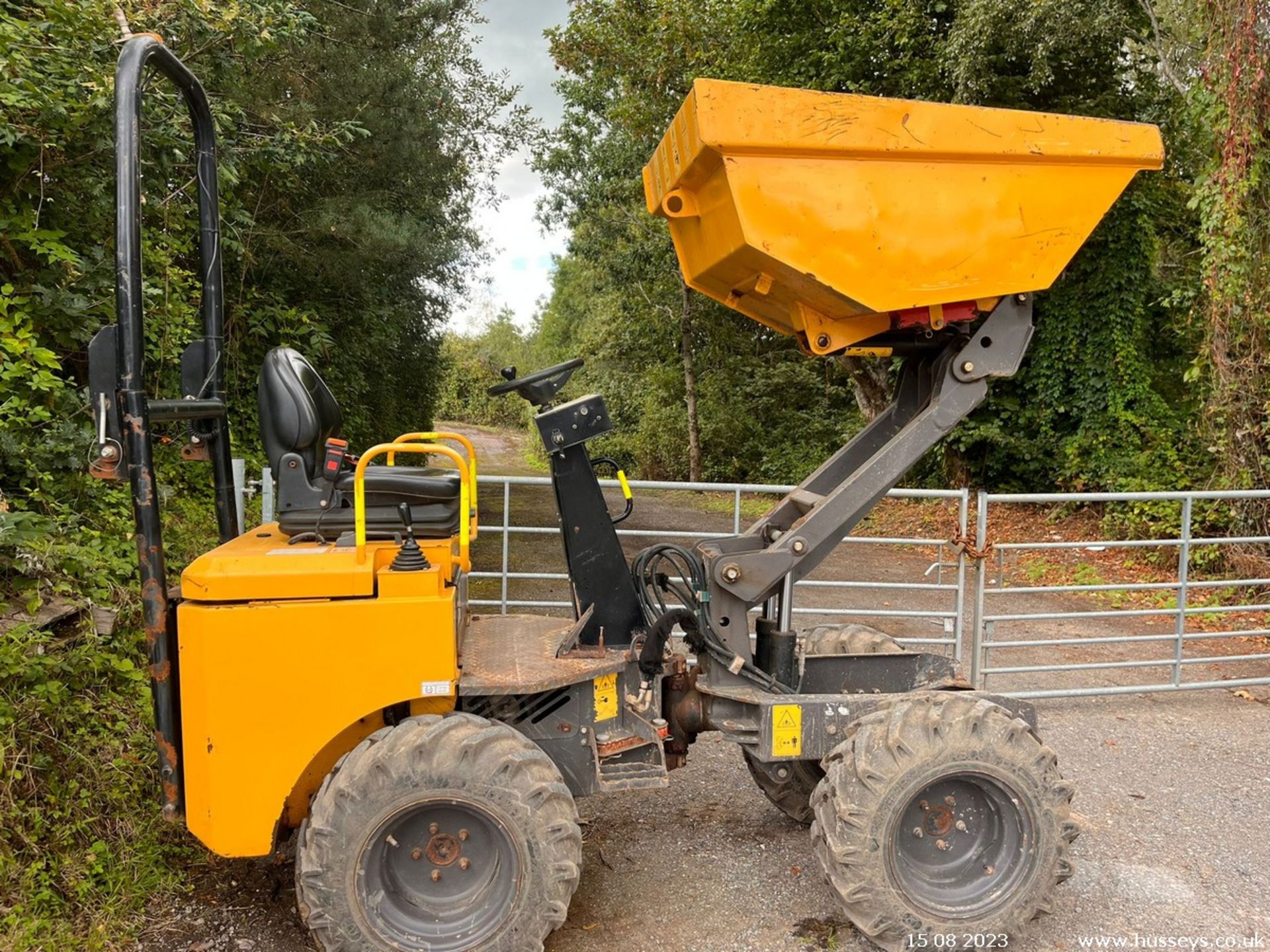 MECALAC 1 TON HI TIP DUMPER 2019 1076HRS HYDROSTATIC KUBOTA ENGINE RDT - Image 8 of 19