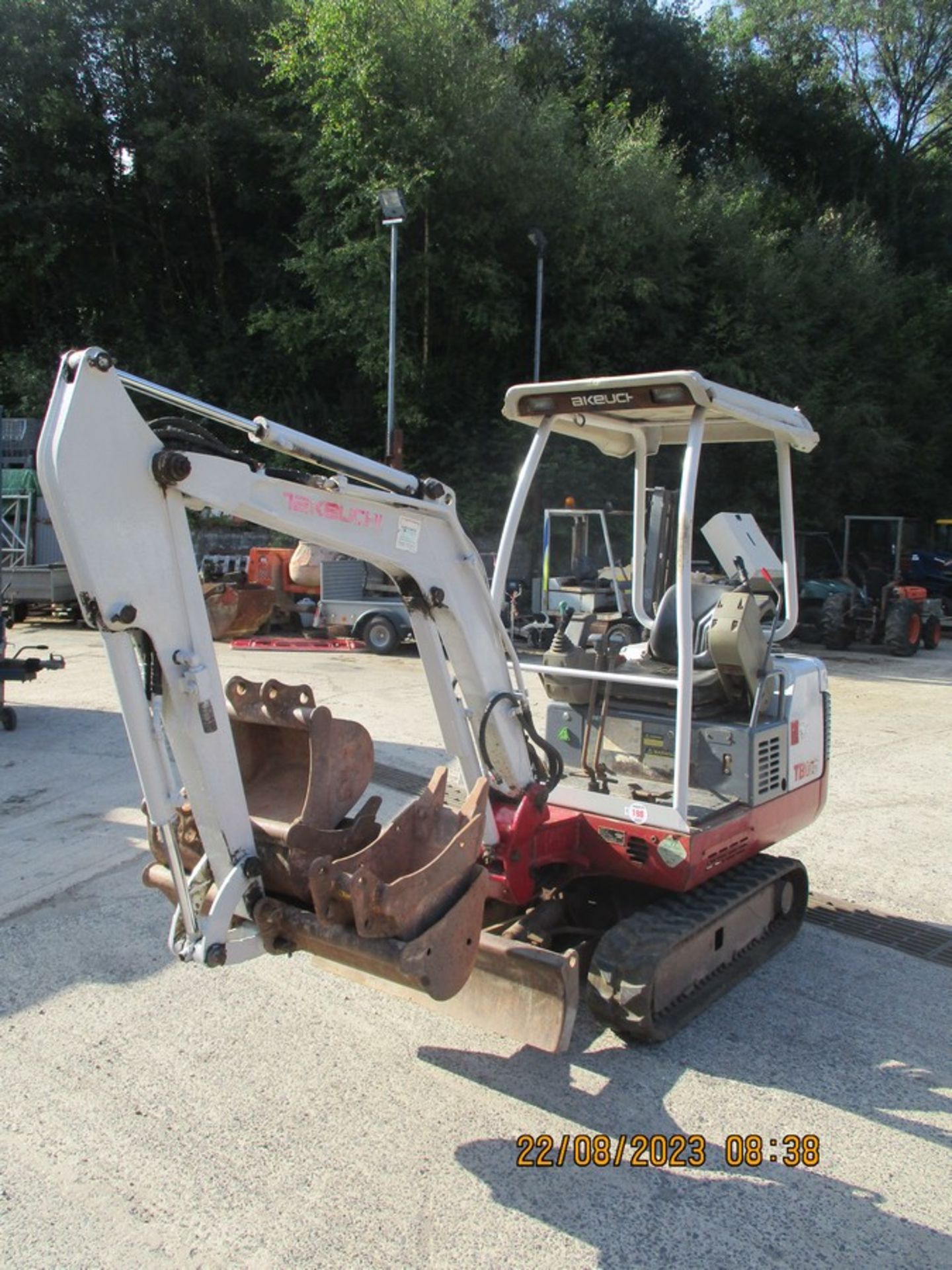 TAKEUCHI TB016 MINI DIGGER C.W 4 BUCKETS 6000HRS RDD - Image 2 of 10