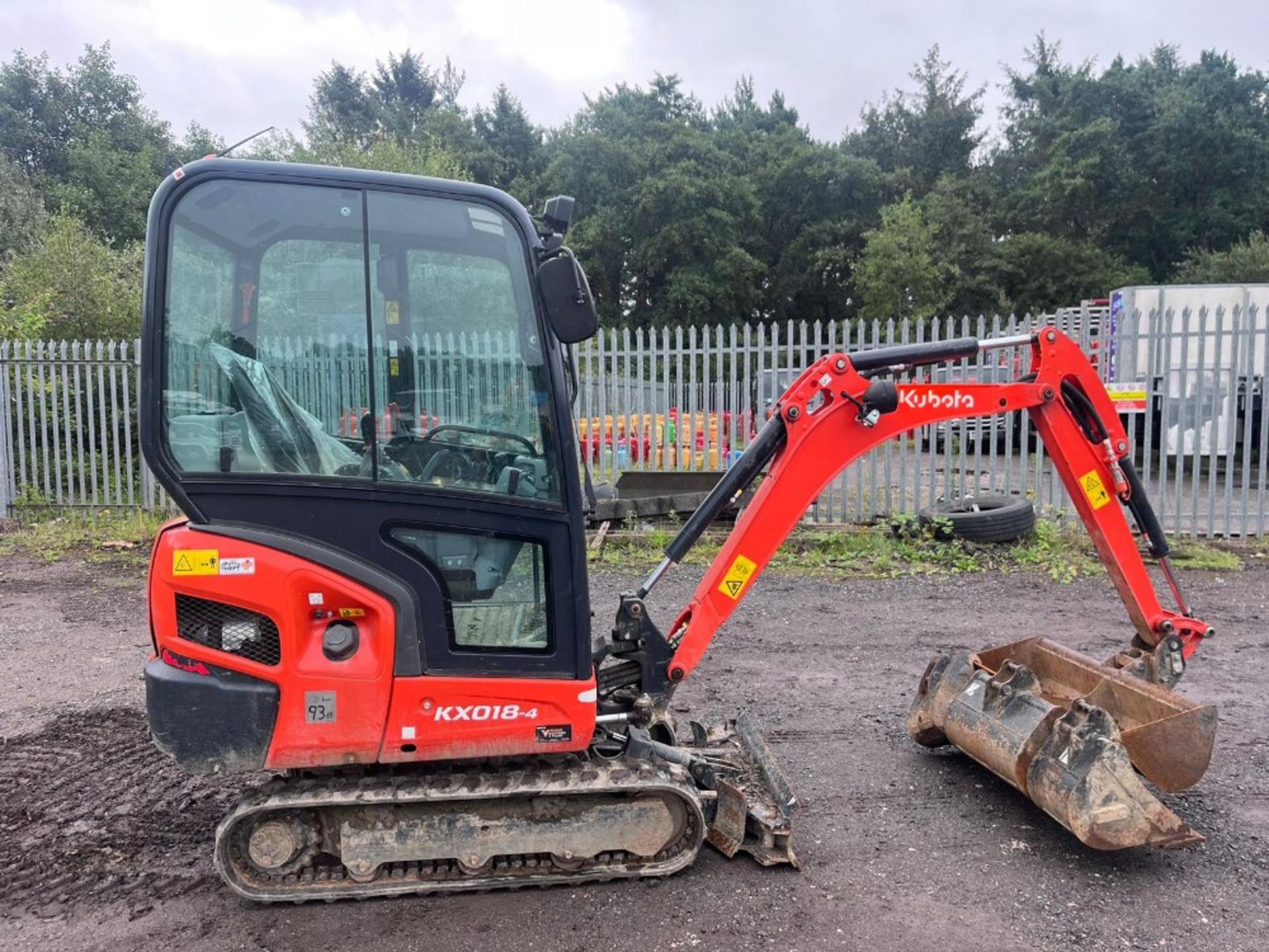 KUBOTA KX018-4 DIGGER 2022 218HRS QH 4 BUCKETS RTD RED & BLACK KEYS - Image 2 of 16