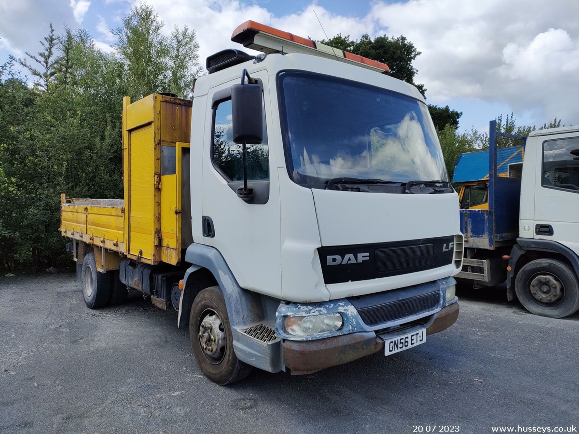 06/56 DAF TRUCKS FA LF45.150 - 3920cc 2dr Tipper (White/yellow) - Image 19 of 30