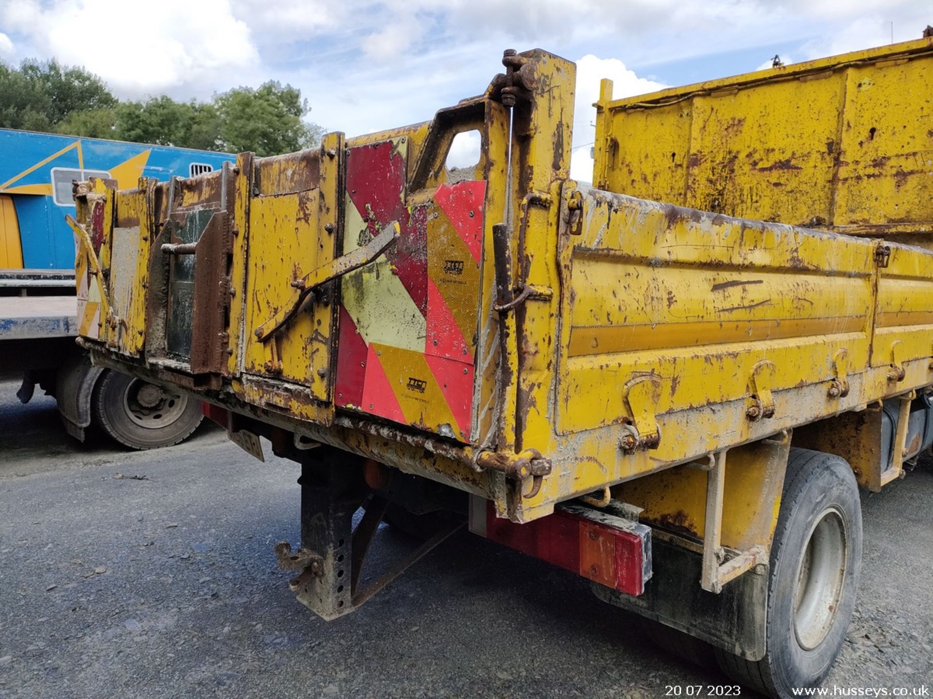 06/56 DAF TRUCKS FA LF45.150 - 3920cc 2dr Tipper (White/yellow) - Image 14 of 30