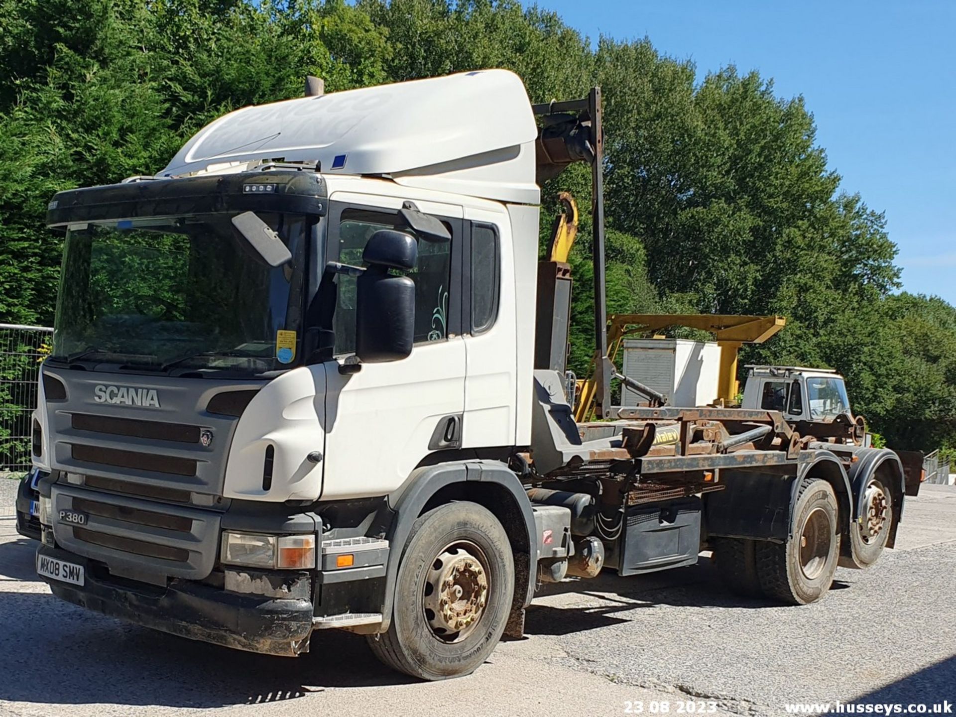 08/08 SCANIA P-SRS L-CLASS HOOK LOADER - 11705cc 2dr (White, 531k)