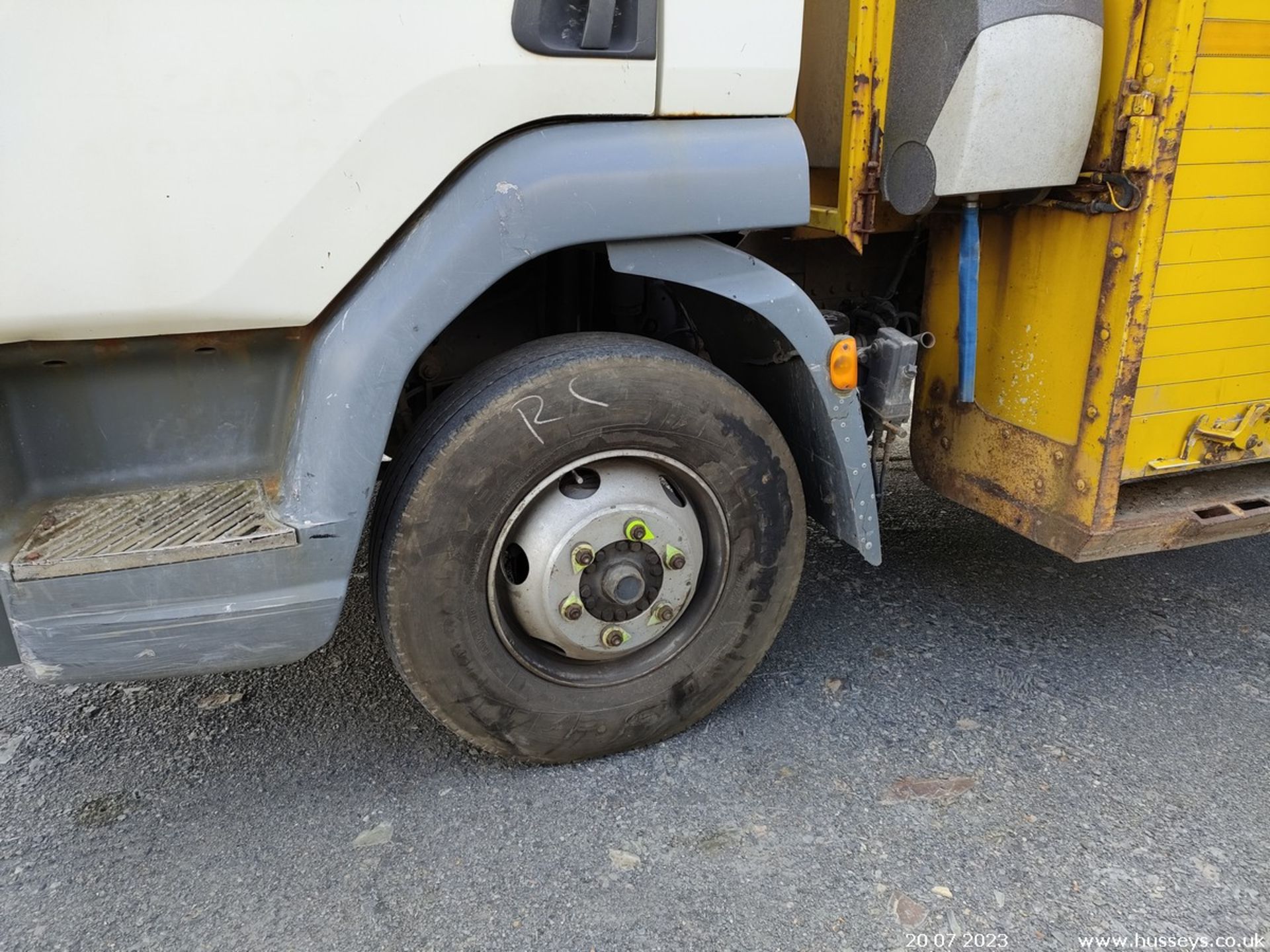 06/56 DAF TRUCKS FA LF45.150 - 3920cc 2dr Tipper (White/yellow) - Image 5 of 30