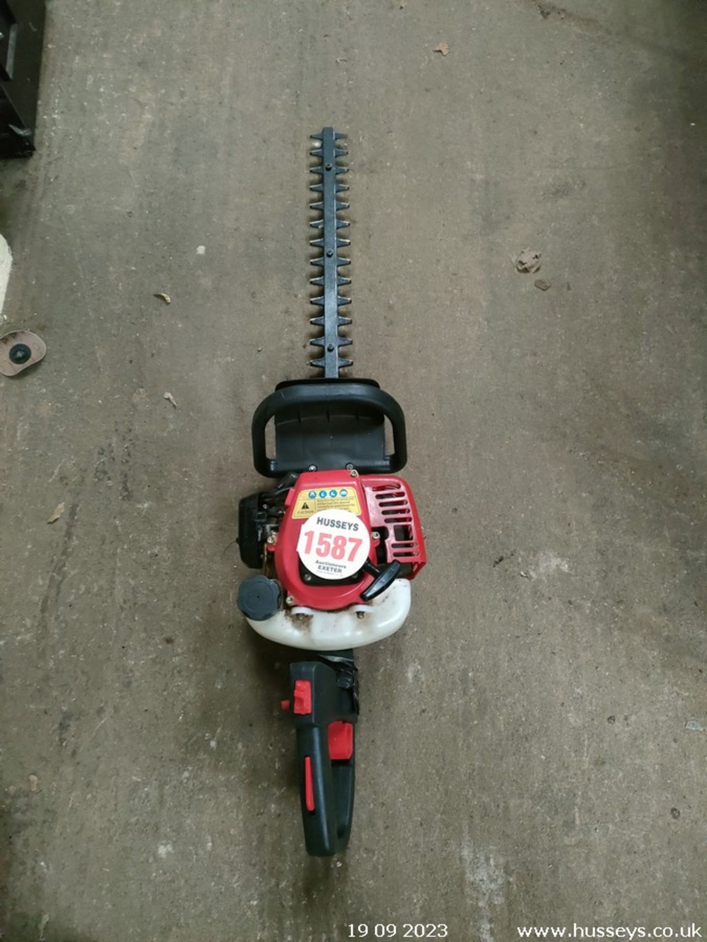 HEDGE TRIMMER