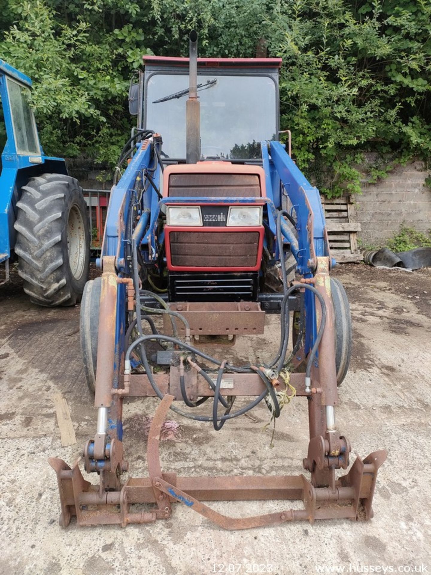 CASE INTERNATIONAL 695 TRACTOR C.W BOMFORD LOADER - Image 5 of 12