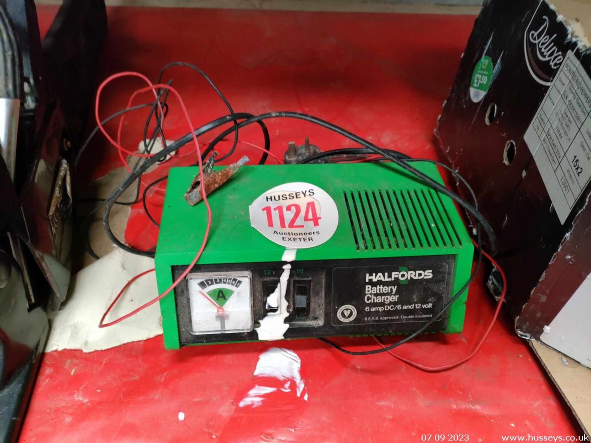 BATTERY CHARGER