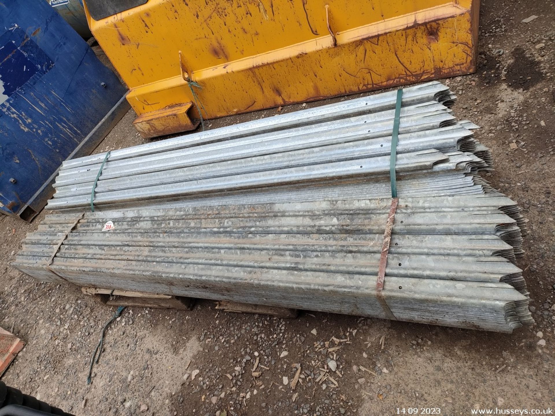 PALLET OF APPROX 200 2.4M HIGH GALVANISED PALES