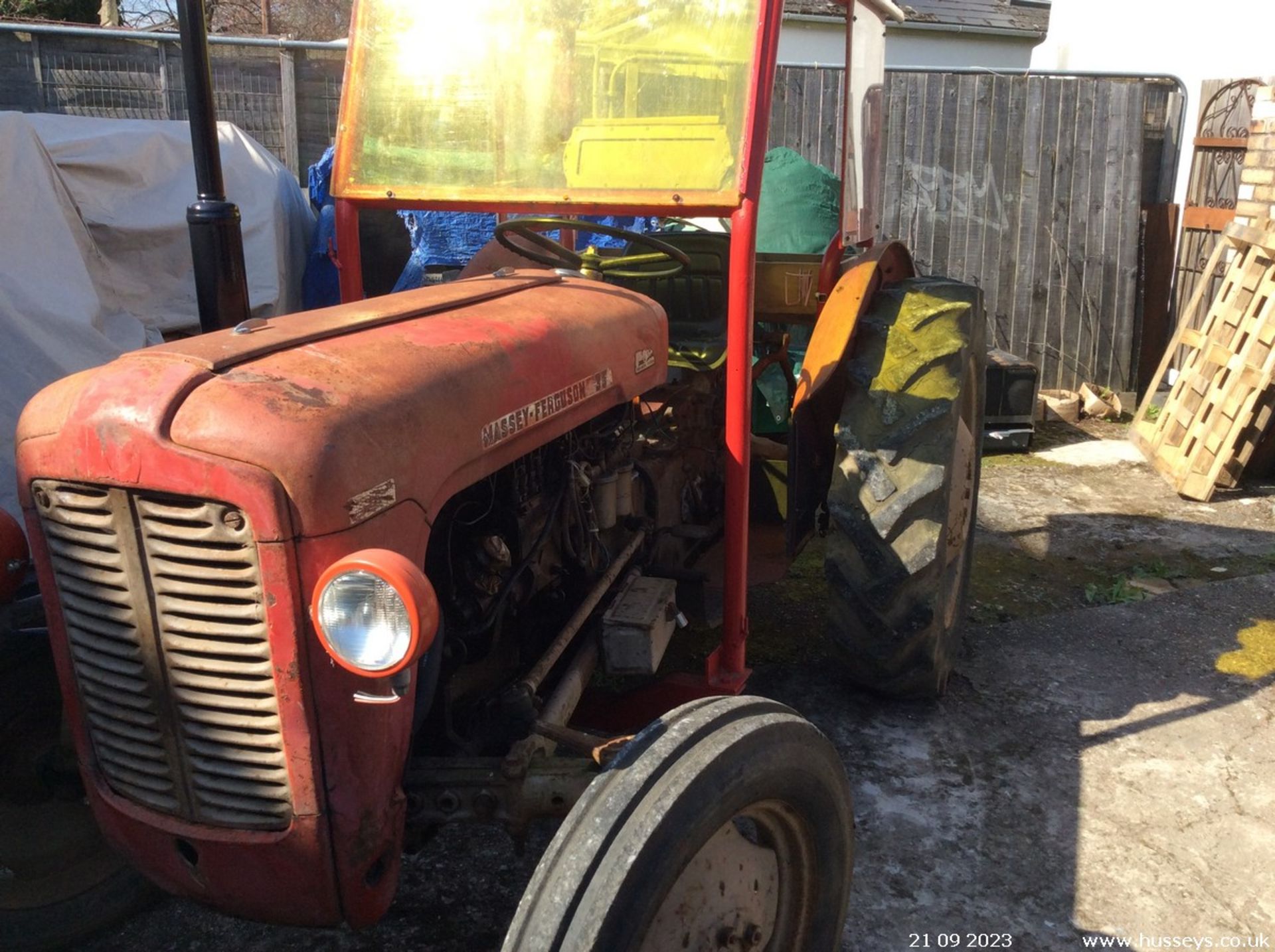 MASSEY FERGUSON 4 CYLINDER TRACTOR - Image 12 of 14