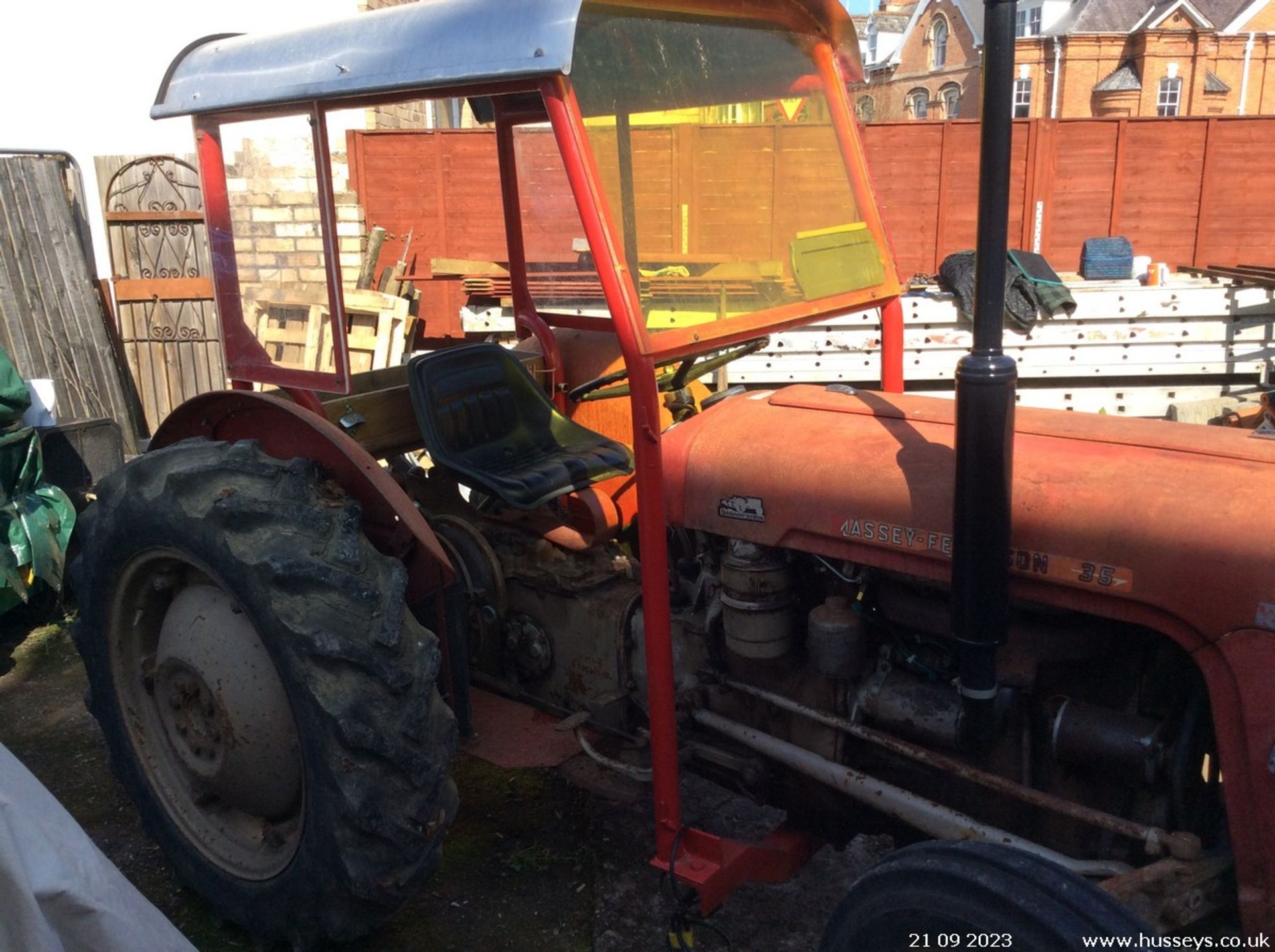 MASSEY FERGUSON 4 CYLINDER TRACTOR - Image 9 of 14