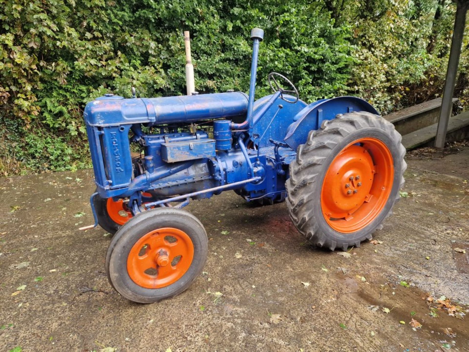 FORDSON E27N TRACTOR (NO CRACKS IN THE BLOCK WILL STARTS & DRIVES)