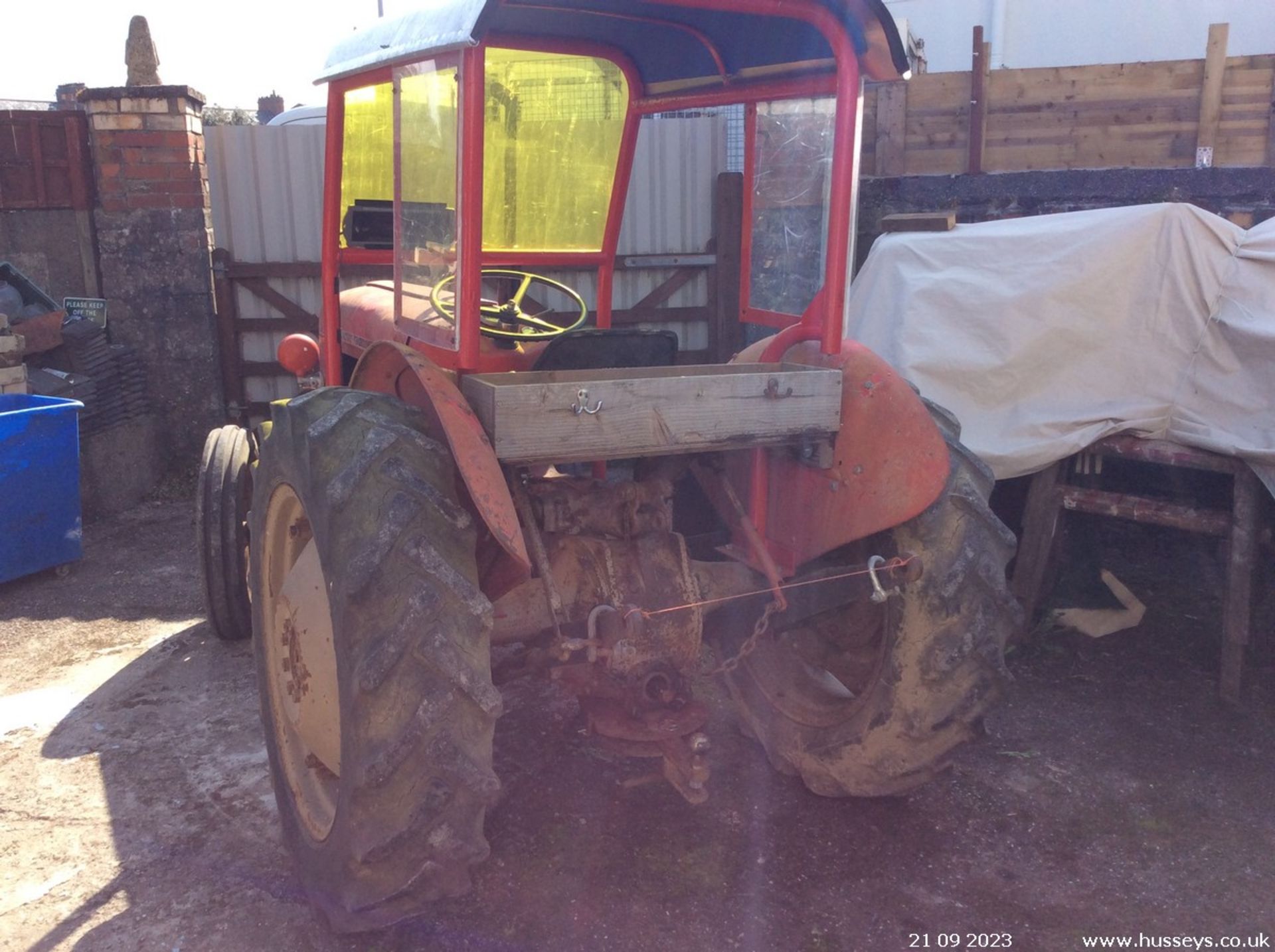 MASSEY FERGUSON 4 CYLINDER TRACTOR - Image 6 of 14