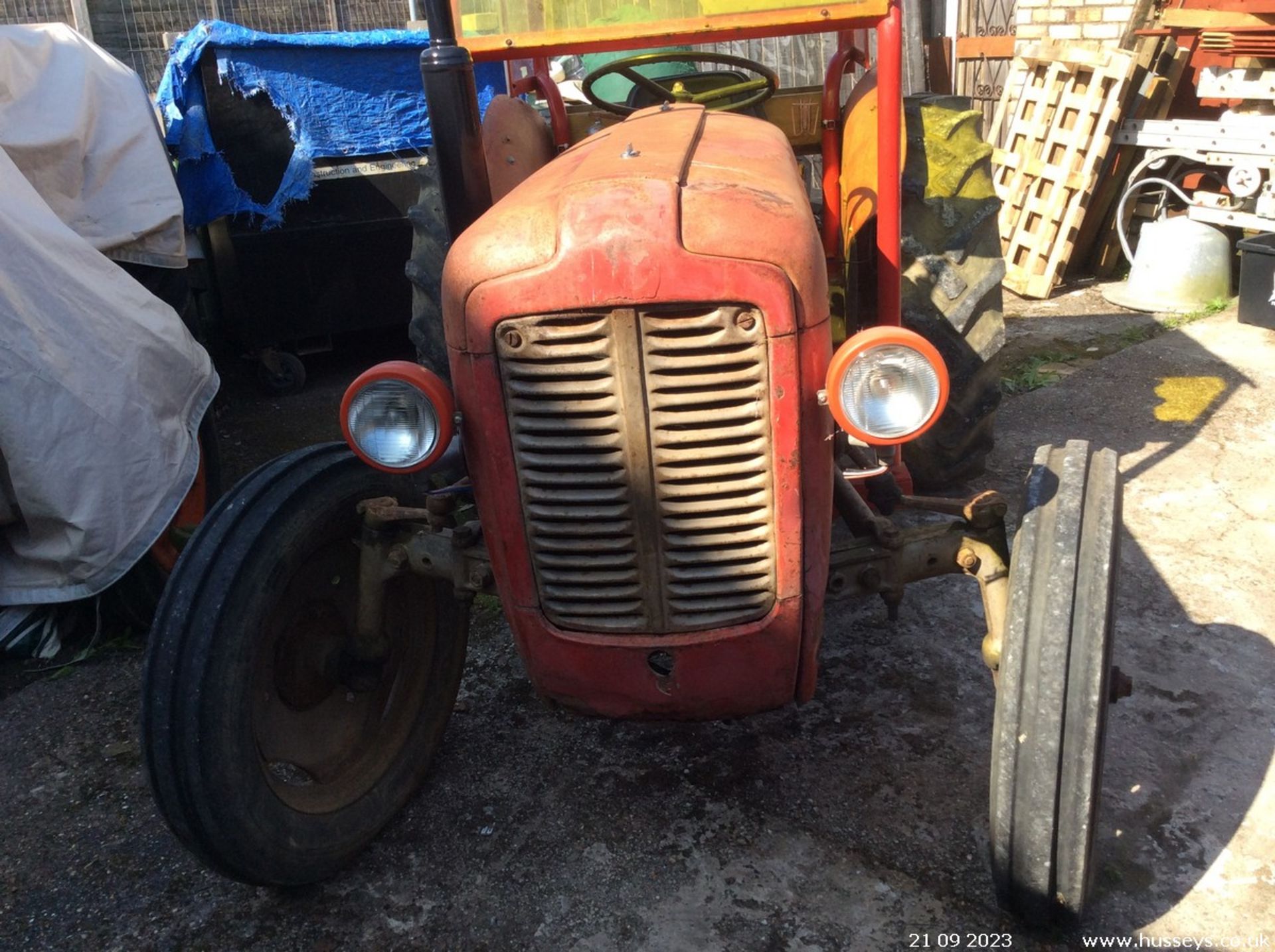 MASSEY FERGUSON 4 CYLINDER TRACTOR - Image 11 of 14