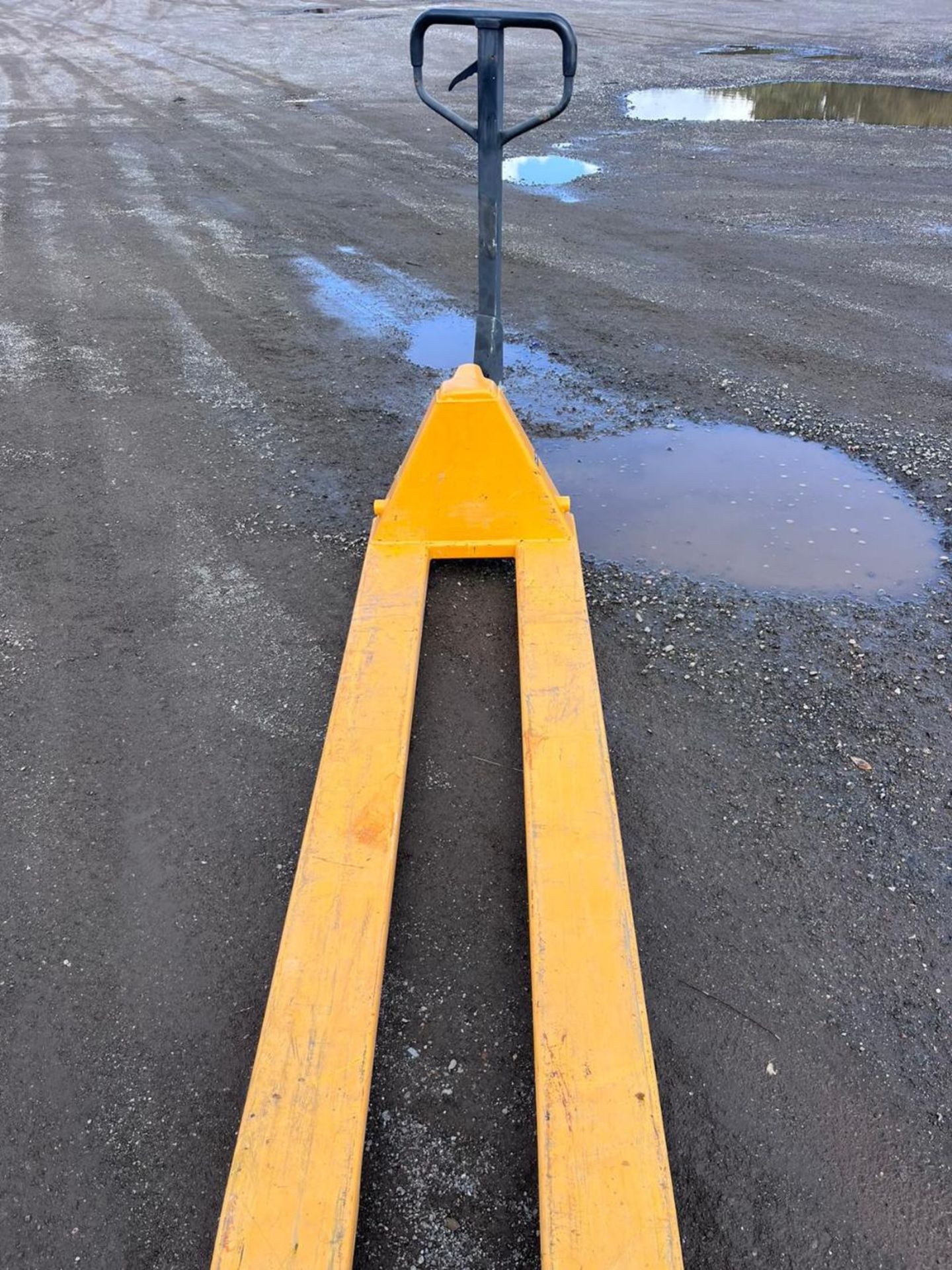 LONG FORKED PALLET TRUCKS - Image 6 of 6