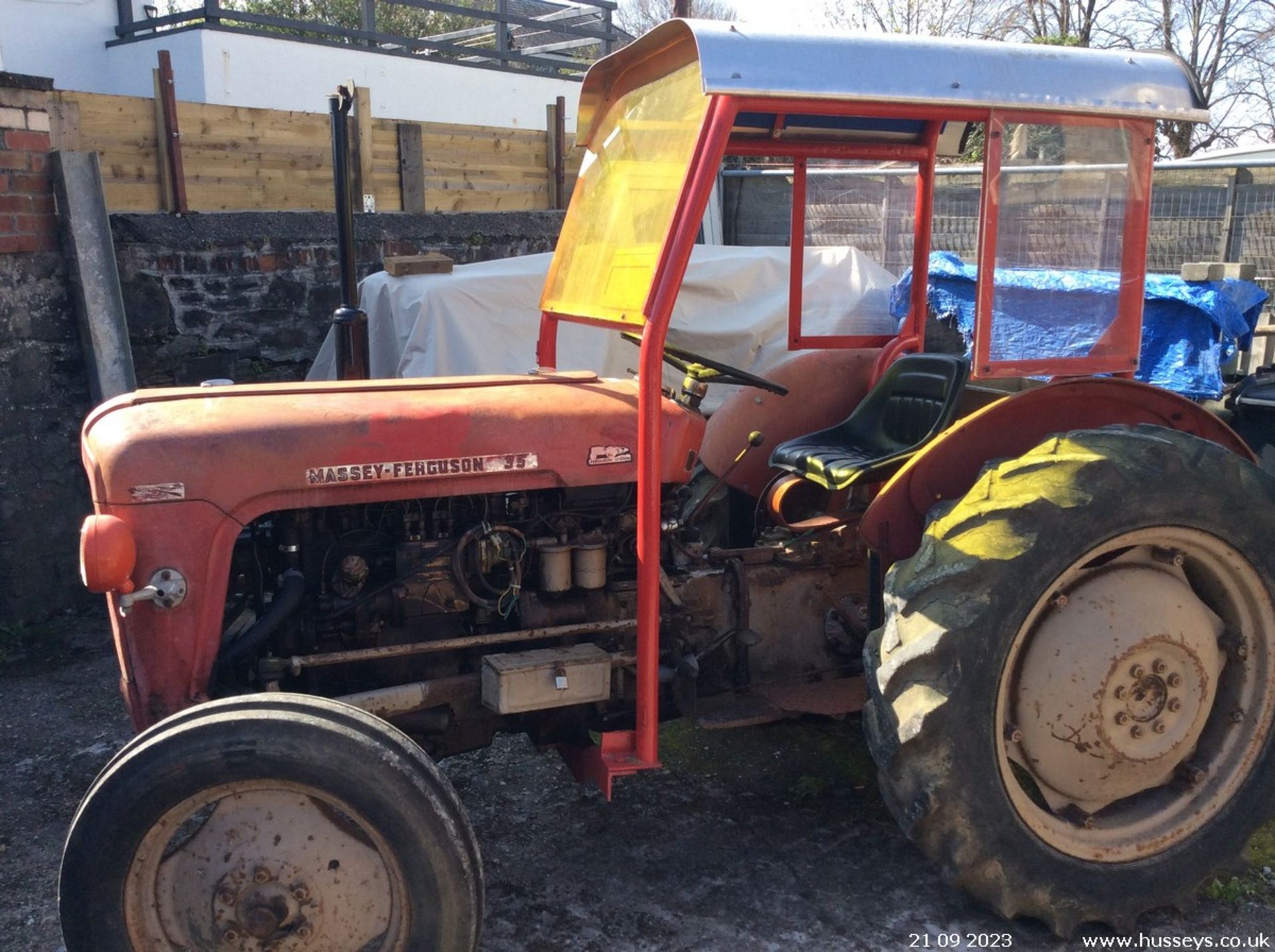 MASSEY FERGUSON 4 CYLINDER TRACTOR - Image 2 of 14