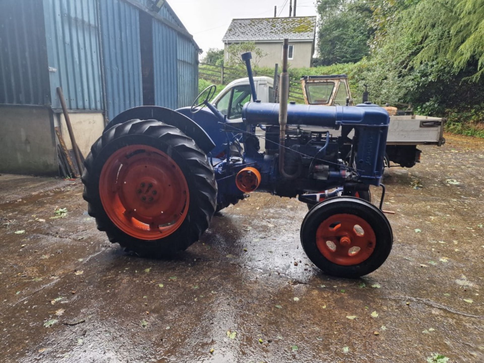 FORDSON E27N TRACTOR (NO CRACKS IN THE BLOCK WILL STARTS & DRIVES) - Image 4 of 10