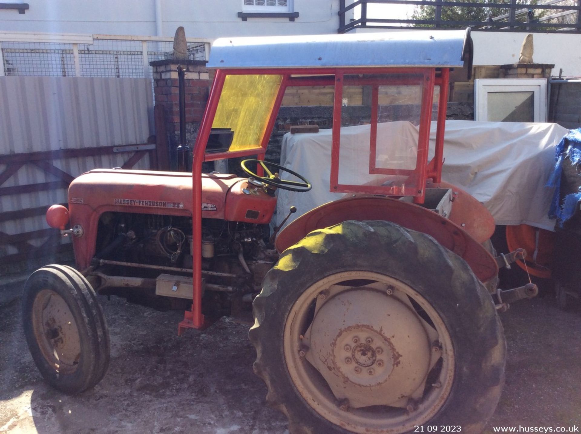 MASSEY FERGUSON 4 CYLINDER TRACTOR - Image 4 of 14